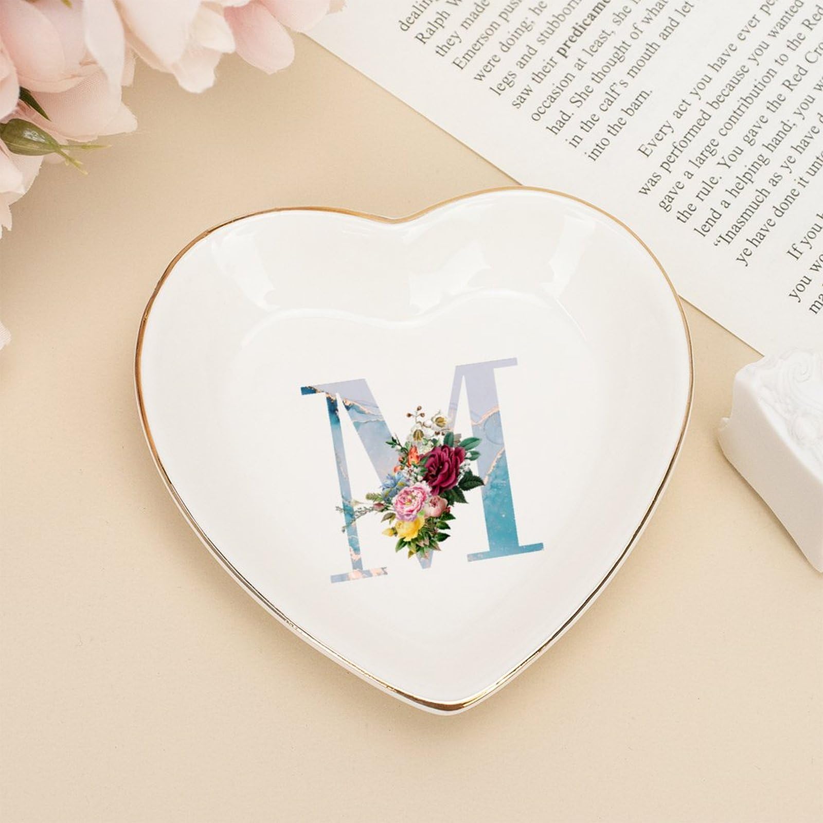 Plateau à bijoux personnalisé cadeau de mariage idéal avec monogramme Mrs et initiales