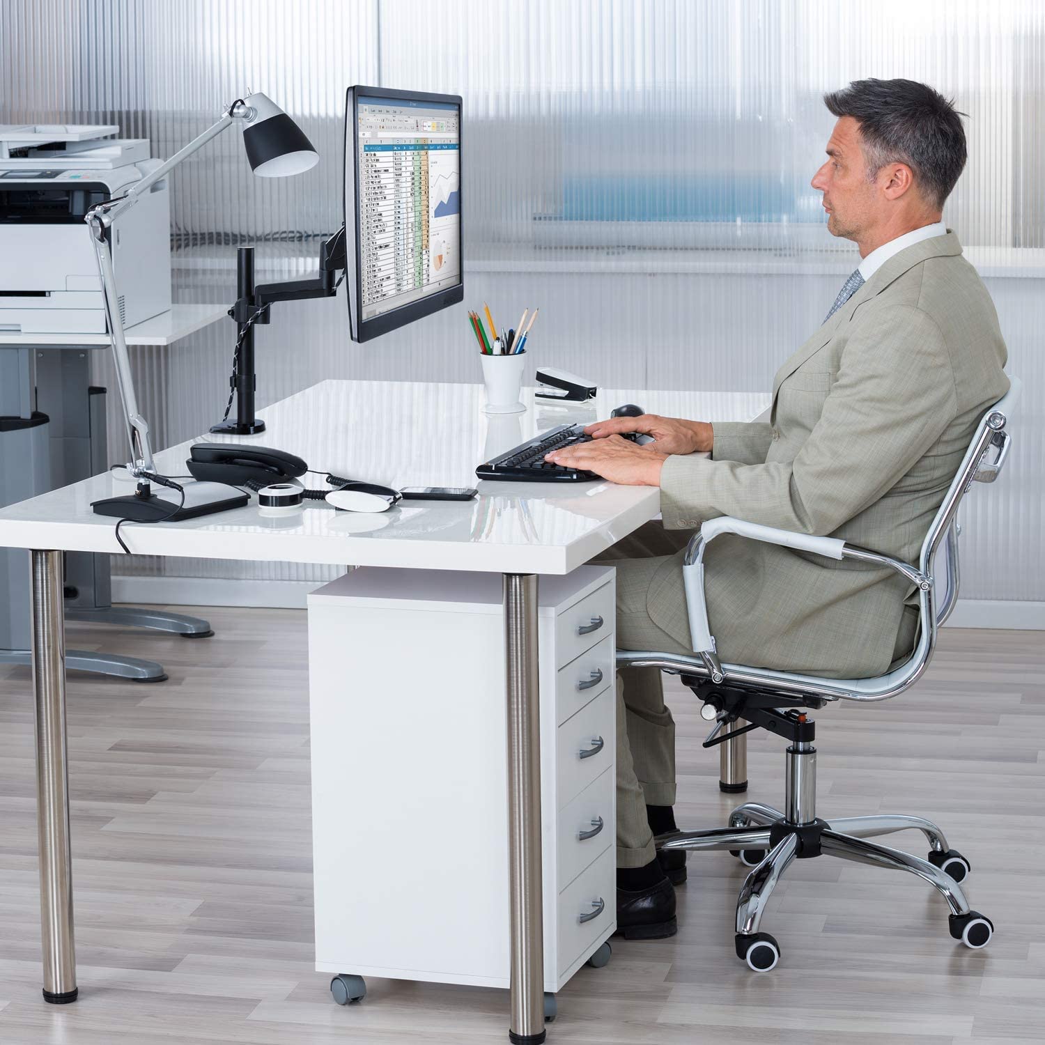Techly 102772 Supporto da Scrivania per Monitor 17-32" con Molla a Gas Estensione 420 mm Nero