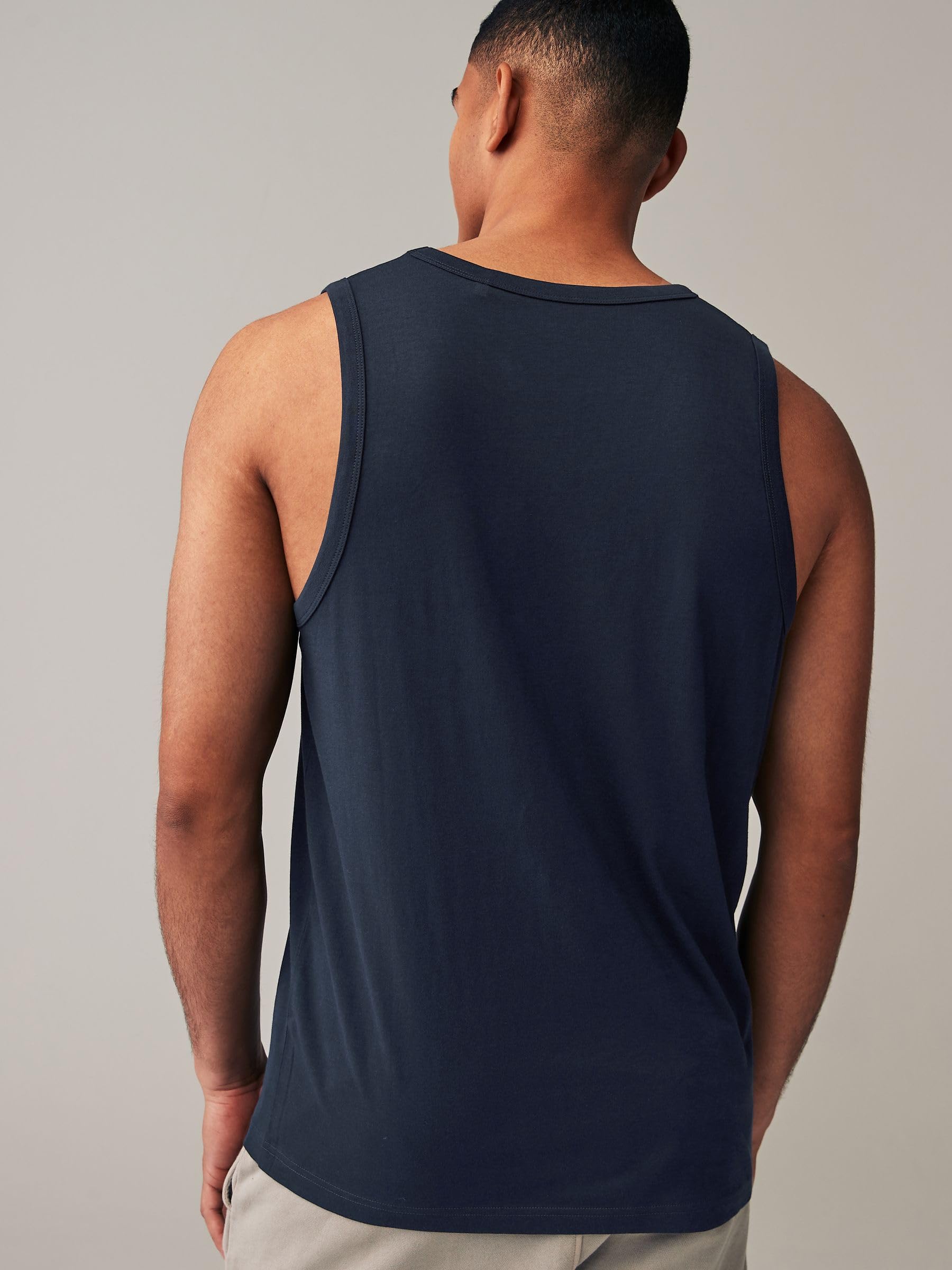 NEXT Hombres Pack de 4 camisetas sin mangas de algodón
