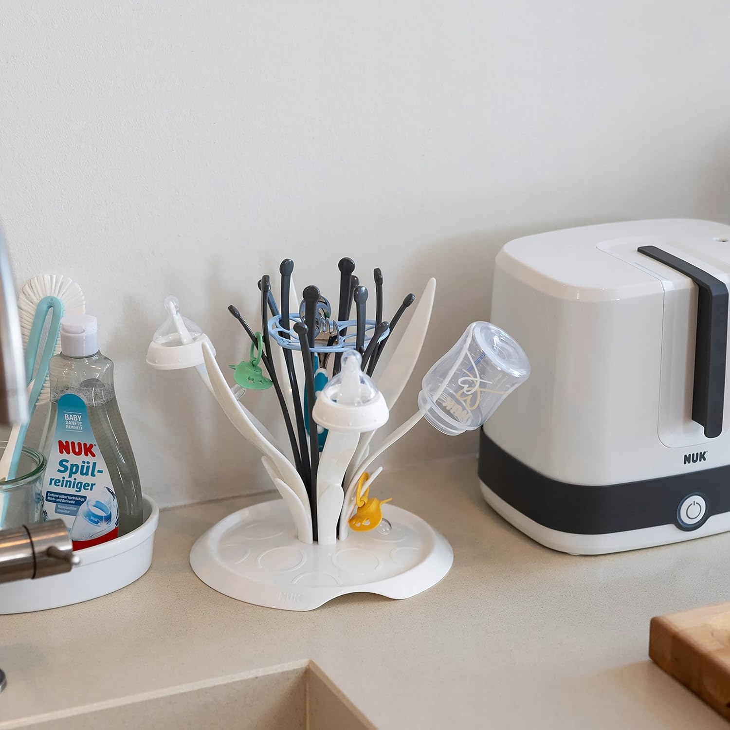 NUK Reinigungsset zur gründlichen Reinigung von Babyflaschen, Saugern & mehr | Micro Express Plus Mikrowellen Sterilisator & Spülreiniger 500 ml & 2in1 Flaschenbürste & MultiDry Trockenständer