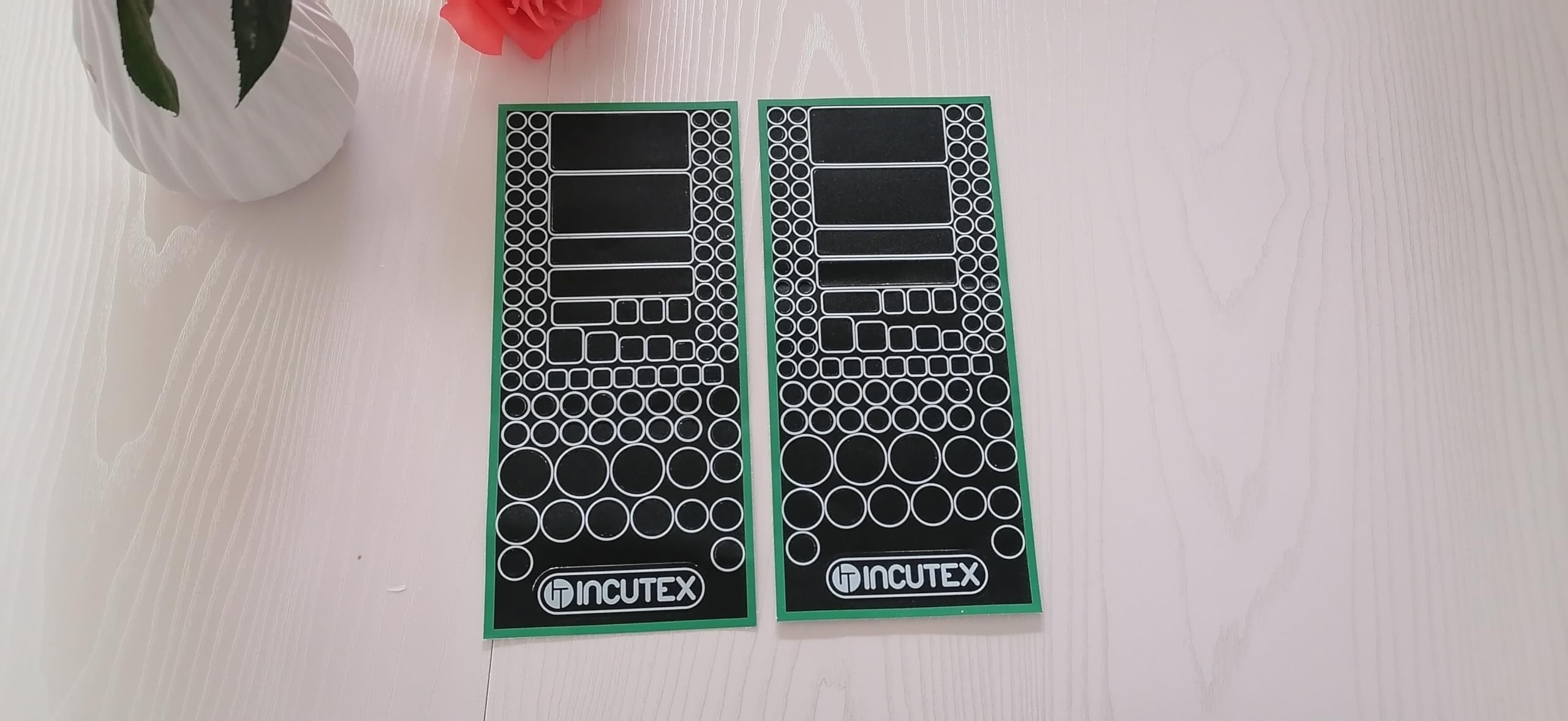 Incutex 104x adesivi per coprire le luci LED per router, dispositivi elettronici, elettrodomestici casalinghi offusca casalinghi, Offusca e blocca il 80% della luce.