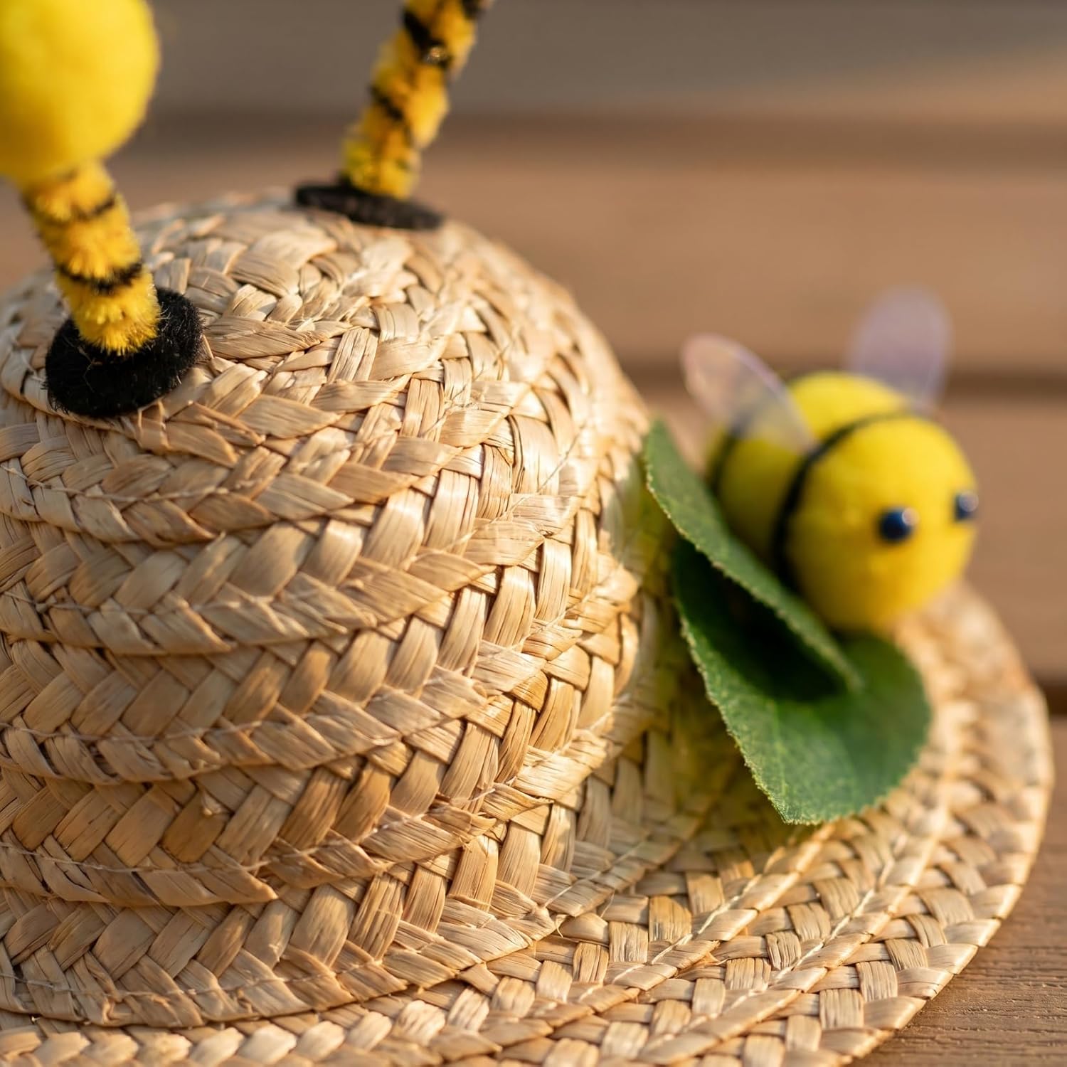 Toyvian Bee Straw Pet Hat for Dogs and Cats Adjustable Elastic Sun Hat with Leaves Pet Photo Prop for Birthday Shopping Walking and Daily Wear