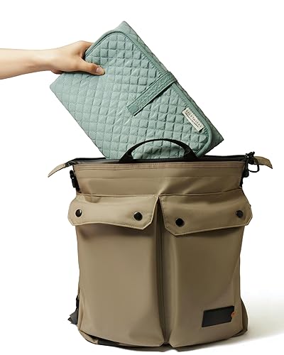 Miniatura 9 de Lily Miles Cambiador de Pañales Portátil para Bebé, Alfombrilla Cambiadora de Pañales con Pestillos Magnéticos, Almohadilla de Viaje para Bolsa