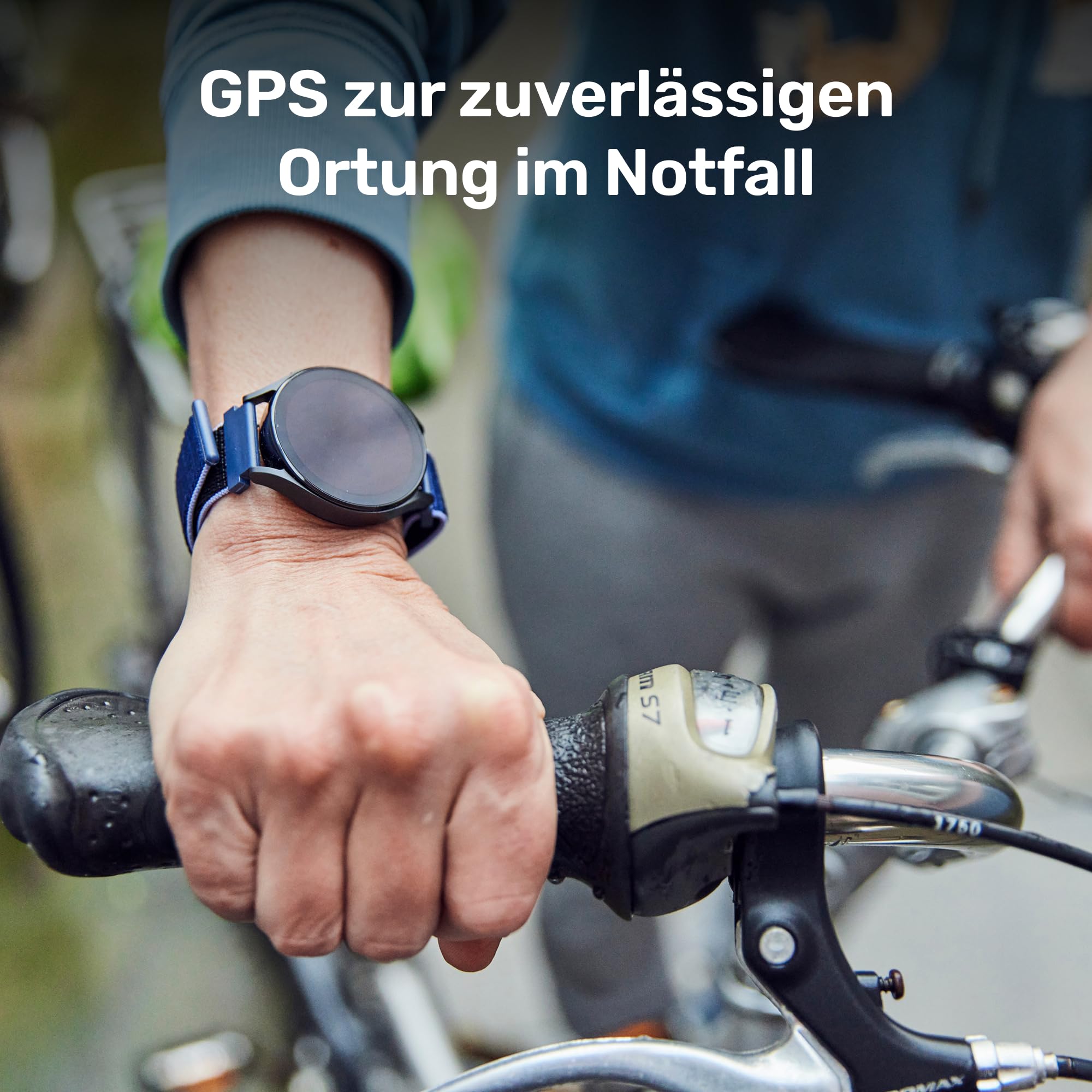 PATRONUS Notrufuhr - für Senioren - Hellblau - mit GPS – ABO notwendig | Manueller SOS-Notrufknopf ohne Sturzerkennung, Notrufarmband, Mobiler Hausnotruf, 24/7 Notrufzentrale, mit App, Pflegegrad
