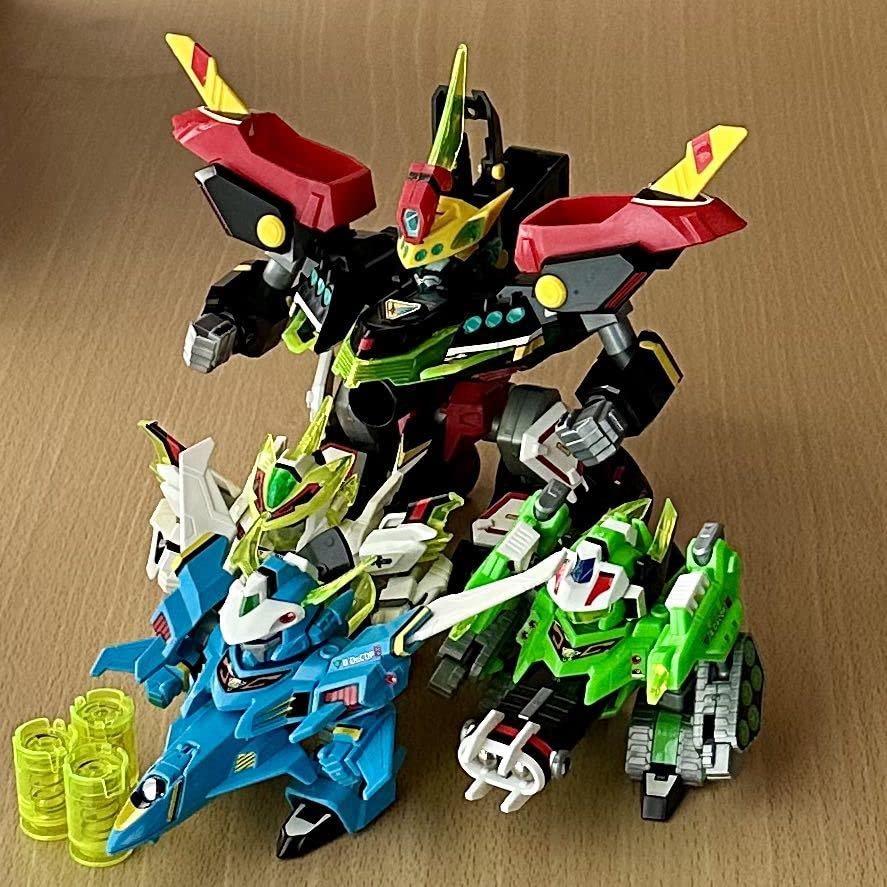 Amazon.co.jp: ビーダマン ビーダキャリバー 爆外伝 Vビーダアーマー  