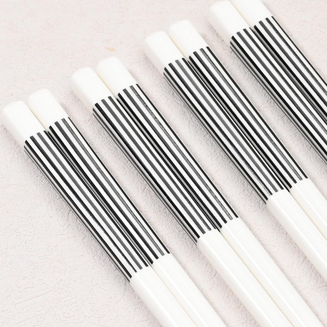 Baguettes, baguettes chinoises Japanese Porcelain Chopsticks Set Gift BoxReusable Dishwasher Safe Chopsticks Gift Set with Case High-Grade Bone Ceramics Black and White Chopsticks with,5pairs