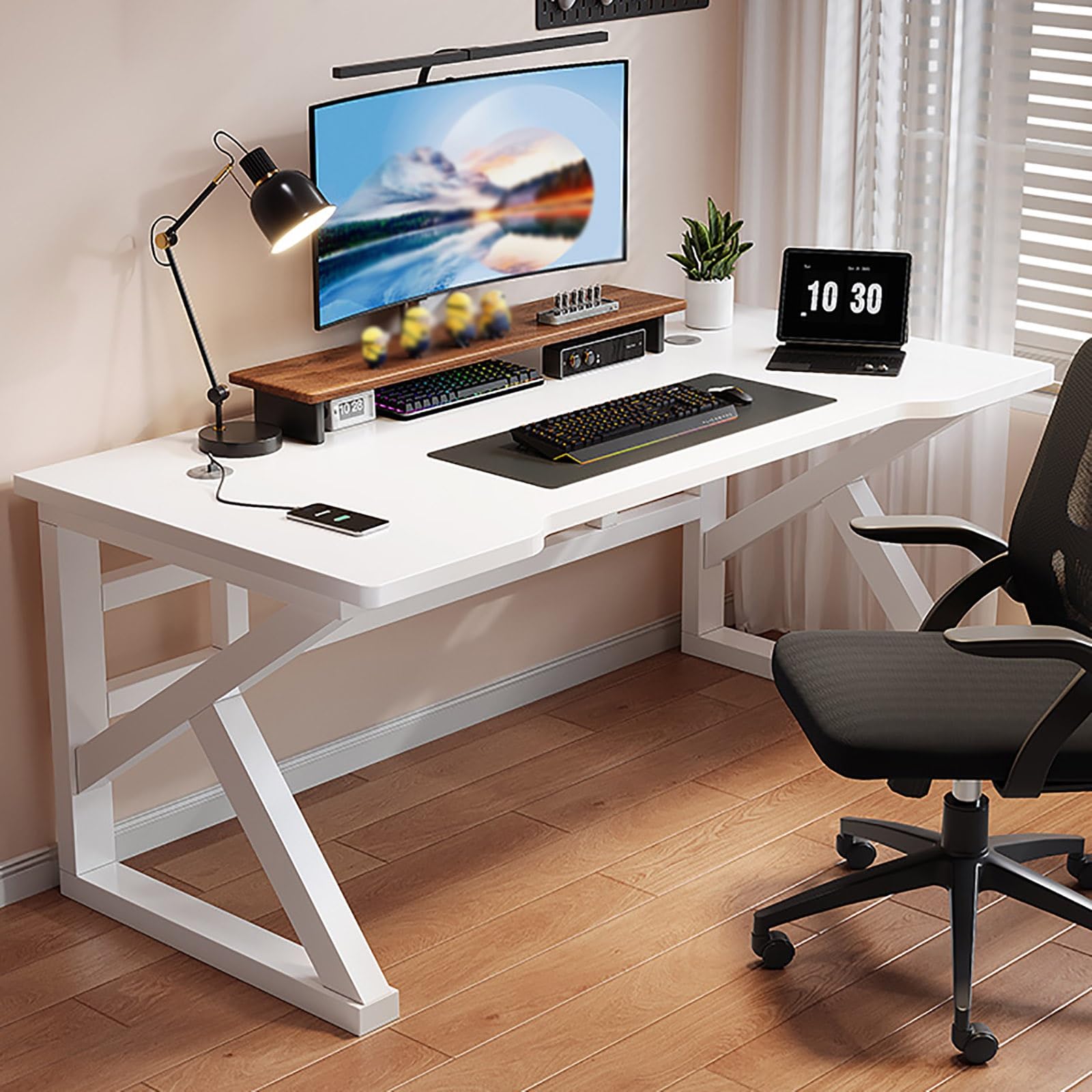 Bureau gaming de jeu pour le travail à domicile et sessions de streaming