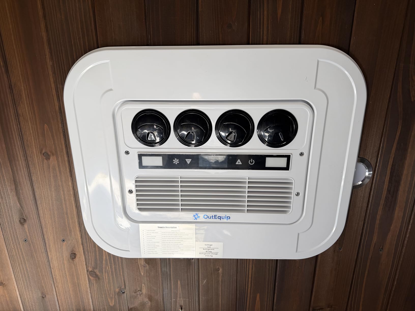 Copper evaporator, 450 m3/h brushless copper motor fan, and advanced scroll compressor powering the 10,000 BTU cooling system