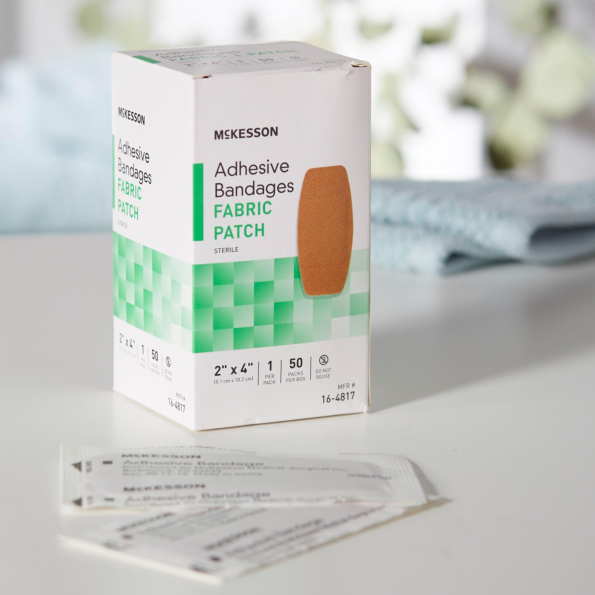 McKesson Adhesive Bandage Patch 2"X4" Fabric Sterile Latex Free - Box of 50 - Model 16-4817 firmy Mckesson (angielski ręcznik)
