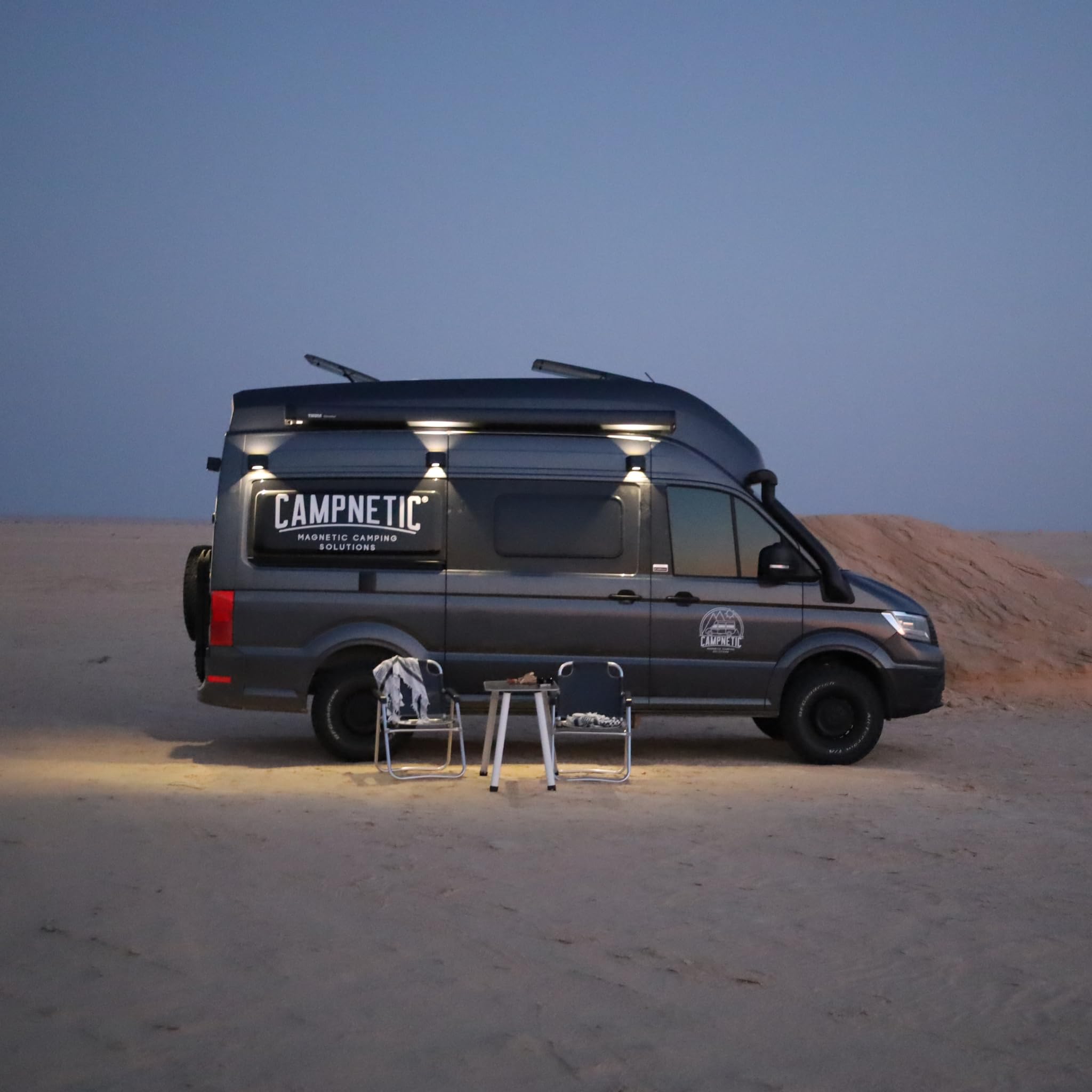 Campnetic LED Solar Ambientelicht mit Magnethalterung - 2er Set - Campingleuchte, Campinglicht - Verstellbarer Lichtkegel, Solaraufladung & 12h Laufzeit - Vanlife, Camping, Kastenwagen, Wohnmobil