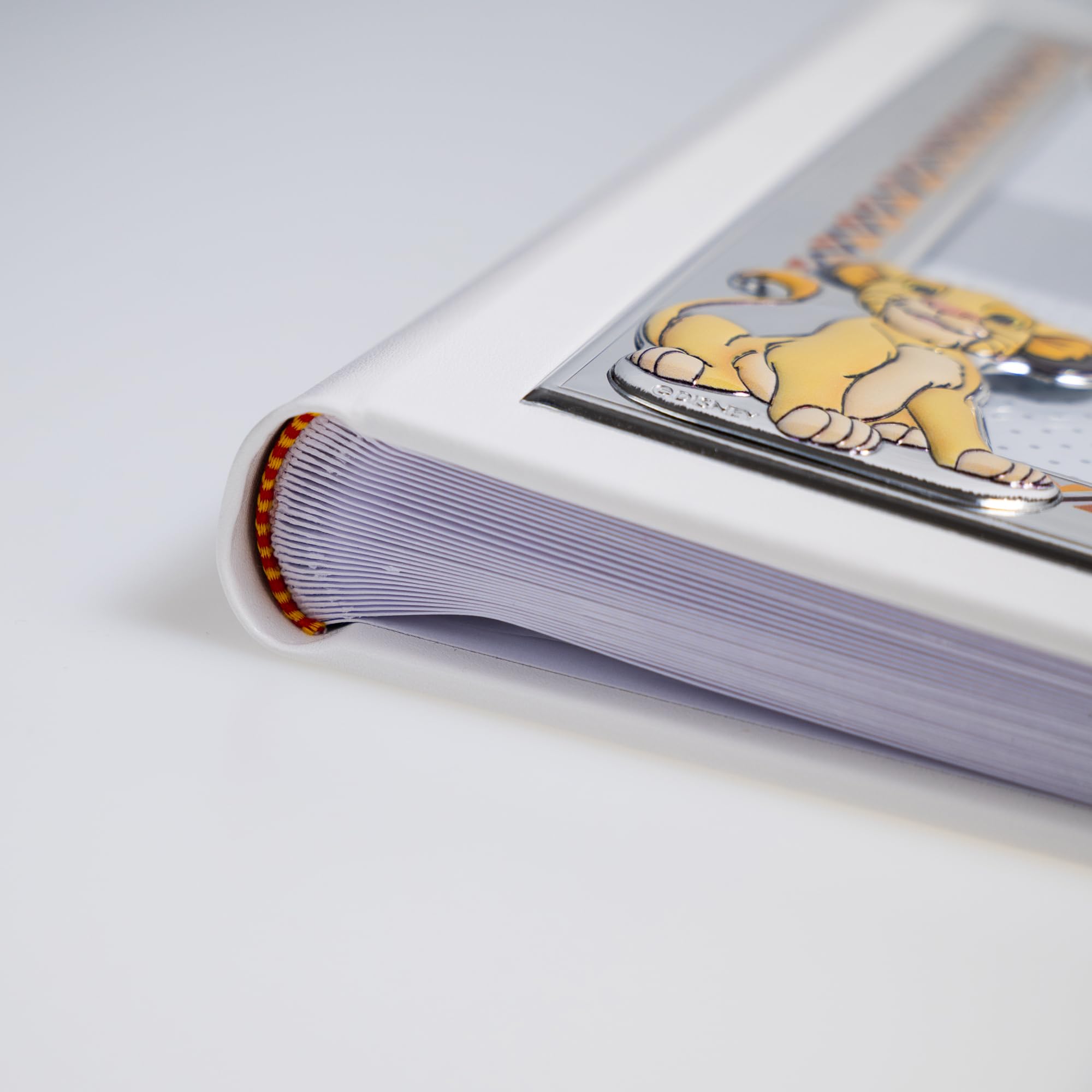 VALENTI & CO. Disney Baby – Król Lew Simba – Album fotograficzny dla dzieci ze srebrnym uchwytem na zdjęcie na prezent na chrzest noworodka lub urodziny dla dzieci
