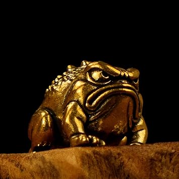 CHOVY Solid Brass Angry Frog Figurine, 100% Solid Brass Retro Statue with Vivid Eyes, Handcrafted Oddities and Curiosities Collectible for Desk, Office & Home Decor, Unique Gift for Frog Lovers