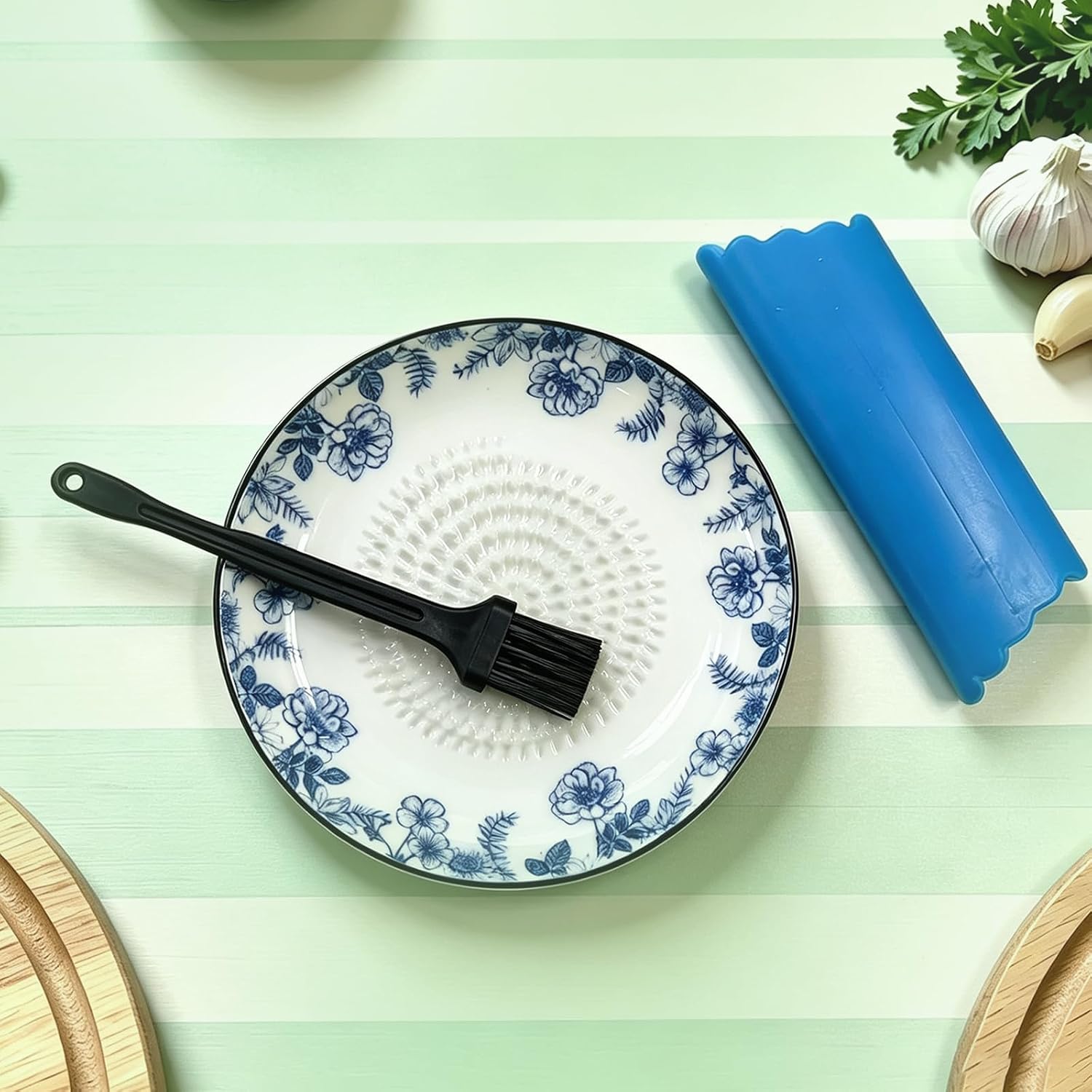 Ceramic Garlic Grater Plate 4 Pcs Set, All-in-one Premium Handmade Press & Natural Grinder Plate for Garlic, Ginger, Cheese, Fruits (Blue and white)