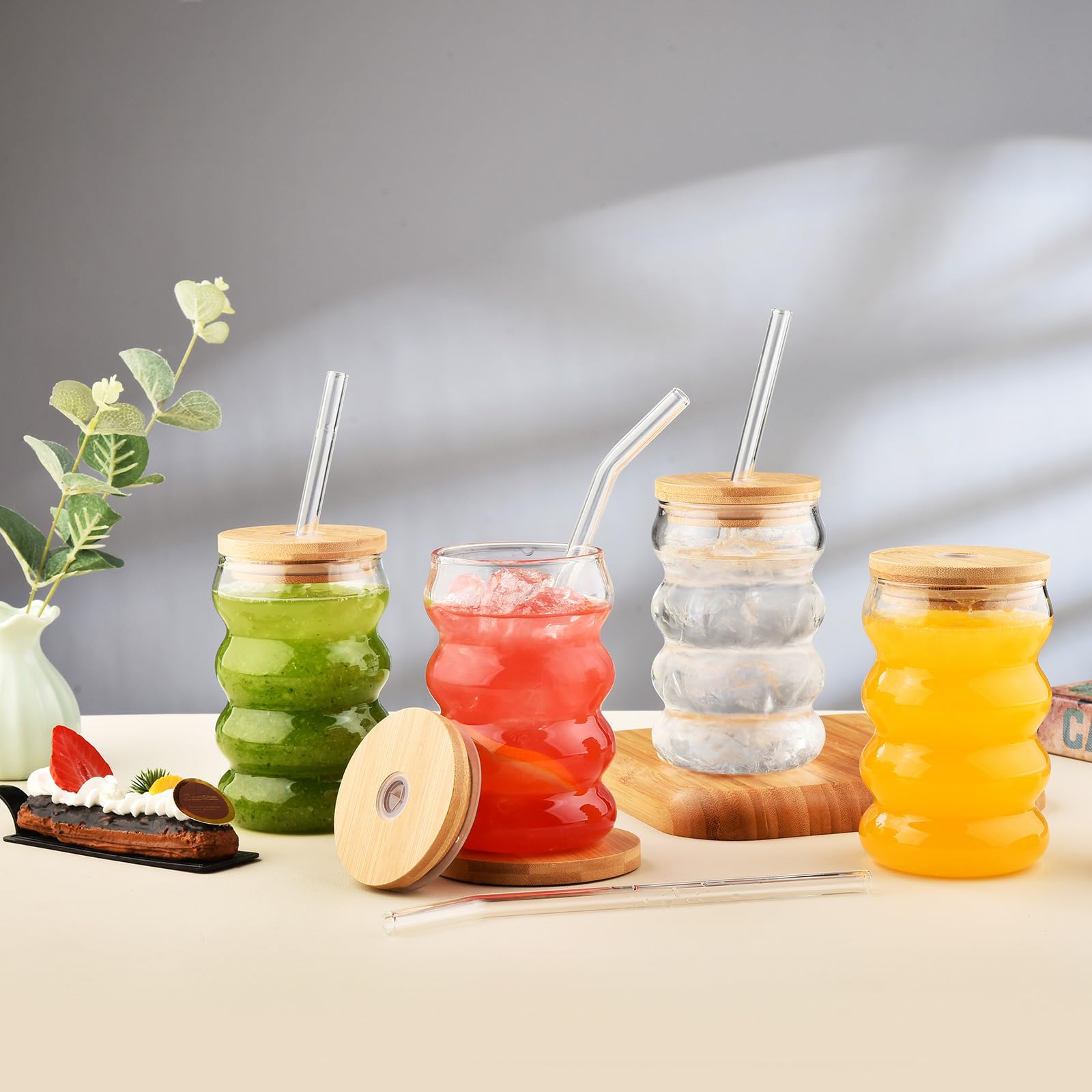 Alink Lot de 4 verres à boire avec couvercles et pailles, en forme de vague, verres à bière, verres à café glacé, verres à cocktail avec brosse, 473 ml