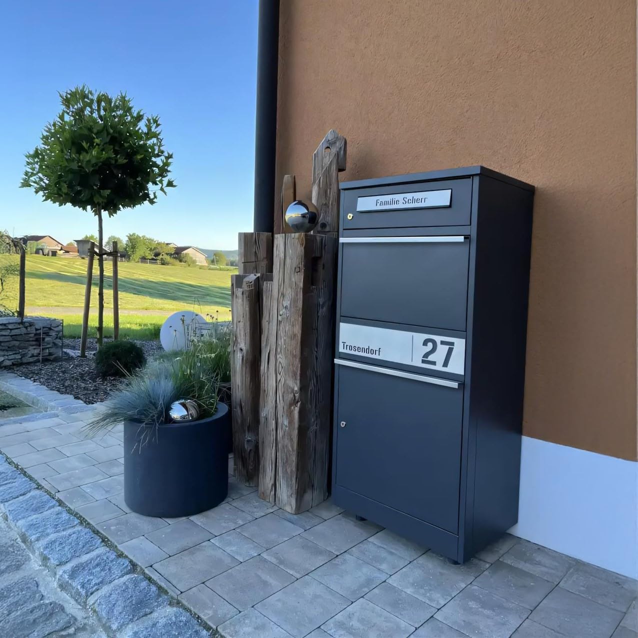 Metzler Paketbox, Briefkasten mit großem Paketfach in Anthrazit, personalisierte Paketbox für draußen, Standbriefkasten mit Paketfach, Paketkasten, Postbox mit Gravur, rostfrei und massiv - Bispo 2