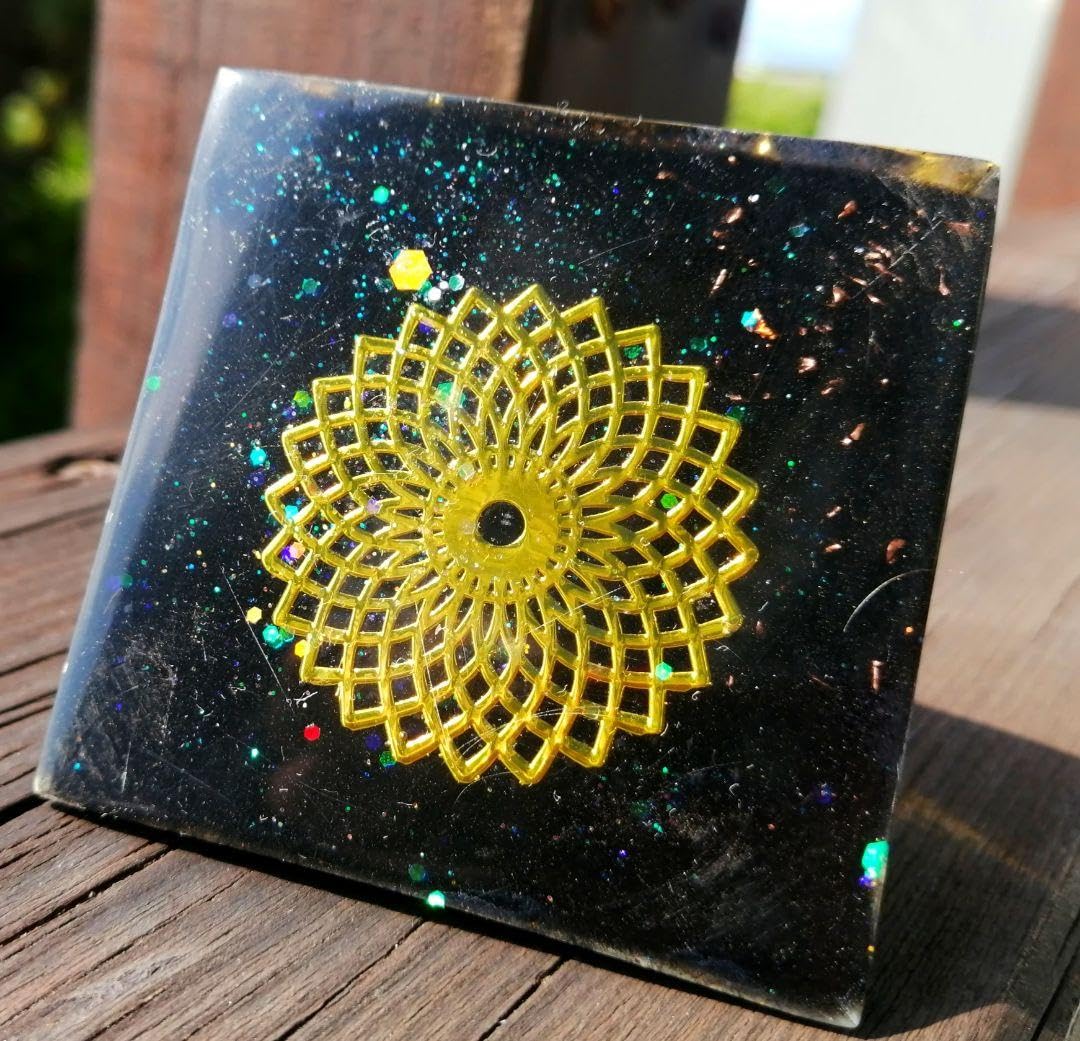 ハムサ✧ピラミッド✧オルゴナイト6♥専用 ハムサ✧ピラミッド✧オルゴナイト6♥専用 天然石を使用した