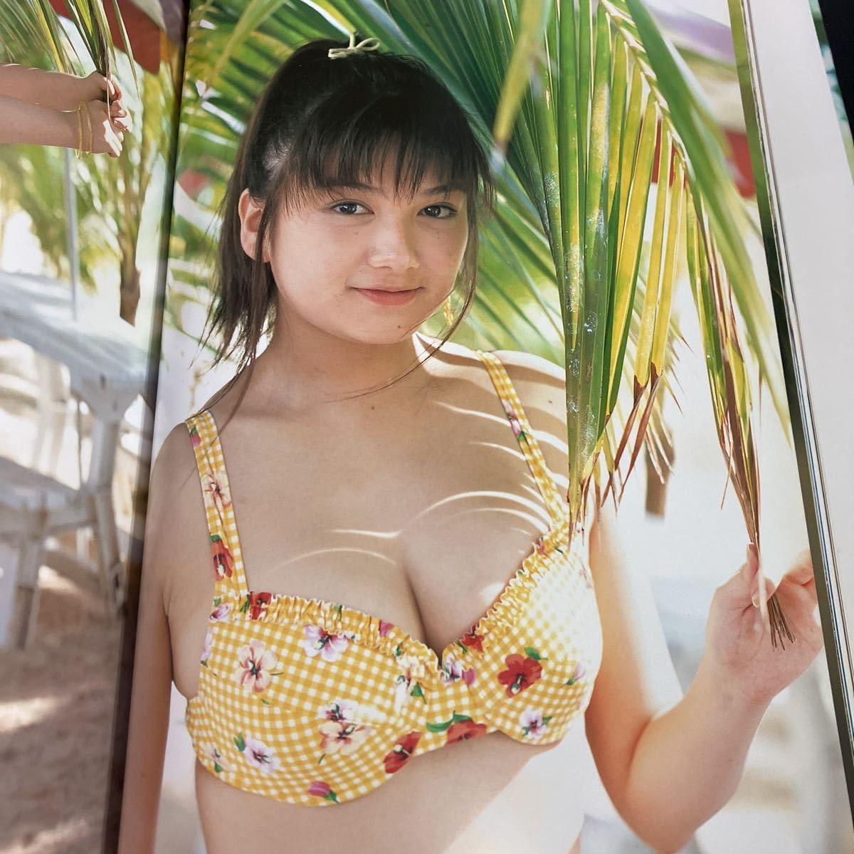 吉田里深写真集 : Sixteen revolution Amazon.co.jp: 23-7-16『 吉田里深 写真集 Sixteen Revolution