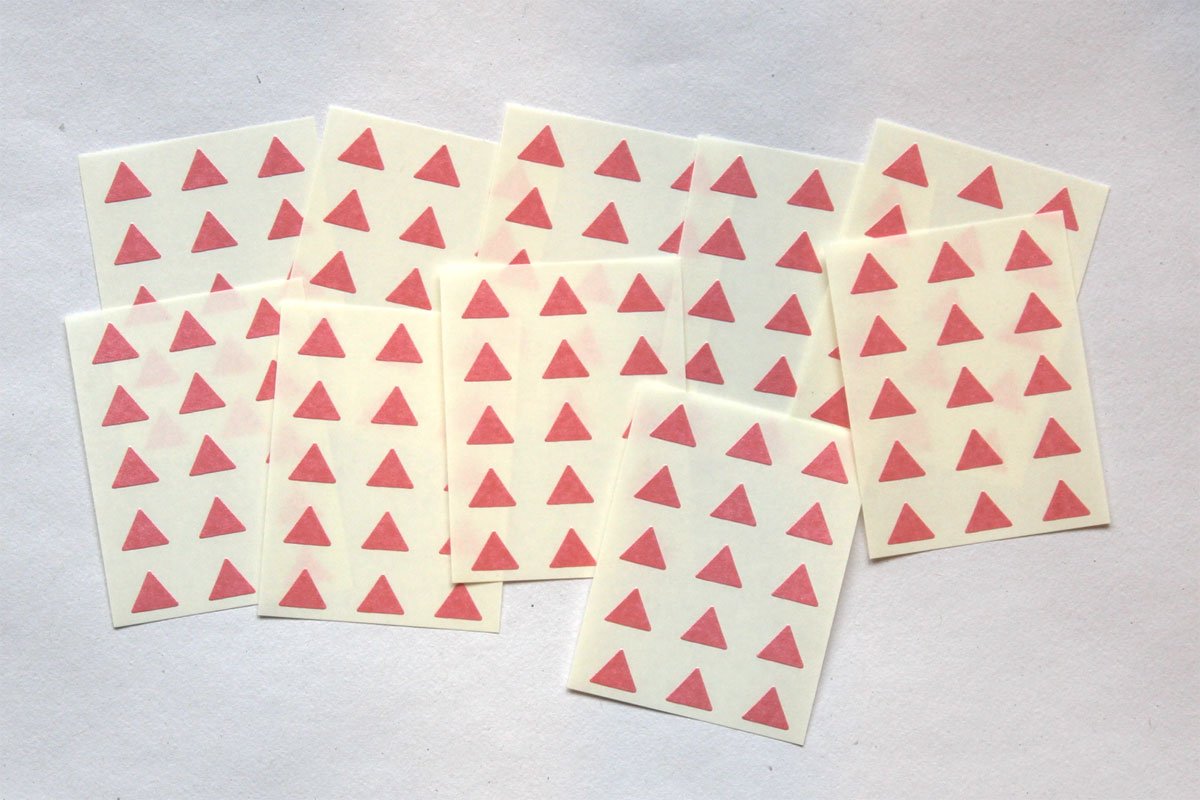 Stevestickers Pink 150 Triangle Stickers - Sticky Coloured Self Adhesive Triangles For Colour Coding