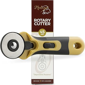Madam Sew 45mm Rotary Cutter for Fabric | أداة قطع القماش الدقيقة مع شفرة التنغستن الفولاذية وحارس السلامة | للخياطة والفنون والحرف اليدوية بمقبض مريح | مستلزمات الحرف   