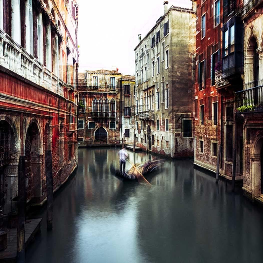RoyalWallSkins Wall Mural The Gondolier - Peel and Stick Fabric Wallpaper for Interior Home Decor (118" w x 78" h)