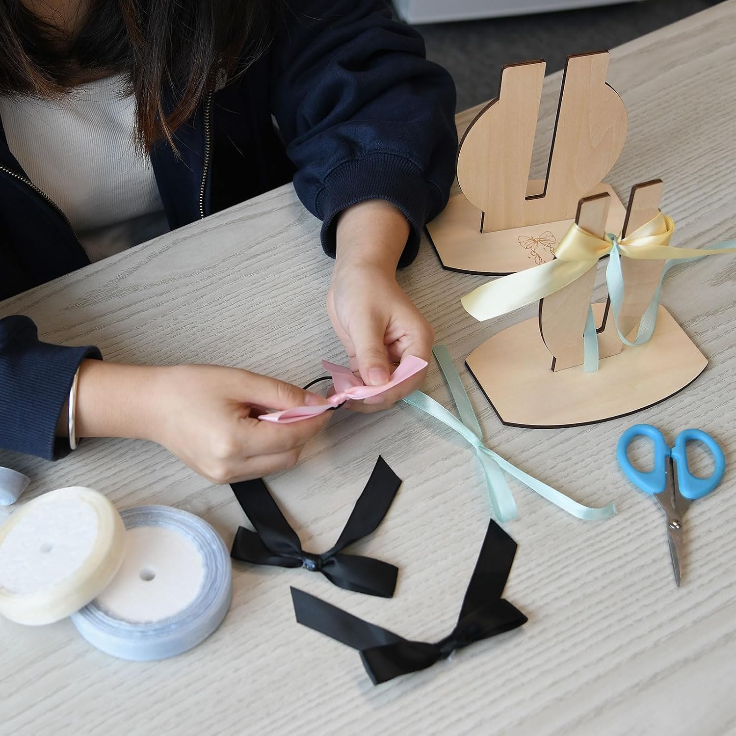 FREEBLOSS 2 Set Bow Maker Tool Wooden Wreath Ribbon Making Tool 2 Size Wood Bow Maker for Hair Corsages DIY Craft Party Decorations