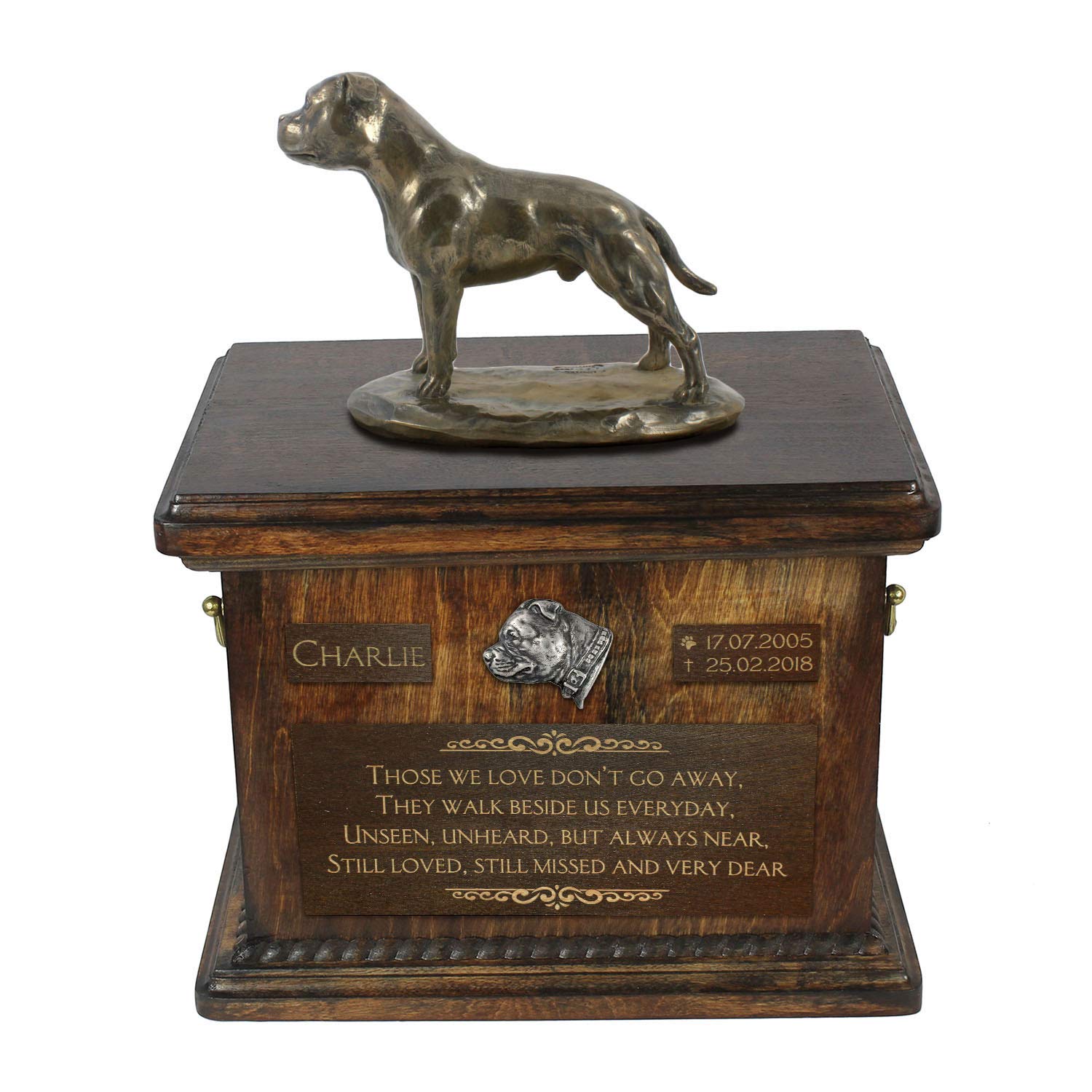 Urne chien Staffordshire Terrier en bronze fait main sur socle bouleau