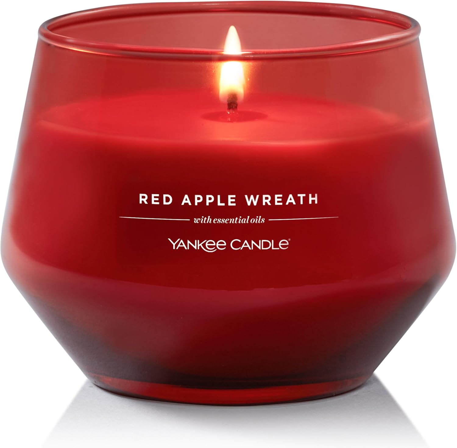 Yankee Candle Studio Scented Candle, Red Apple Wreath Medium Candle, Long Burning: 35-50 Hours, Stylish Glass Vessel with Red Wax, Gifts for Women & Mum, Wedding Gifts