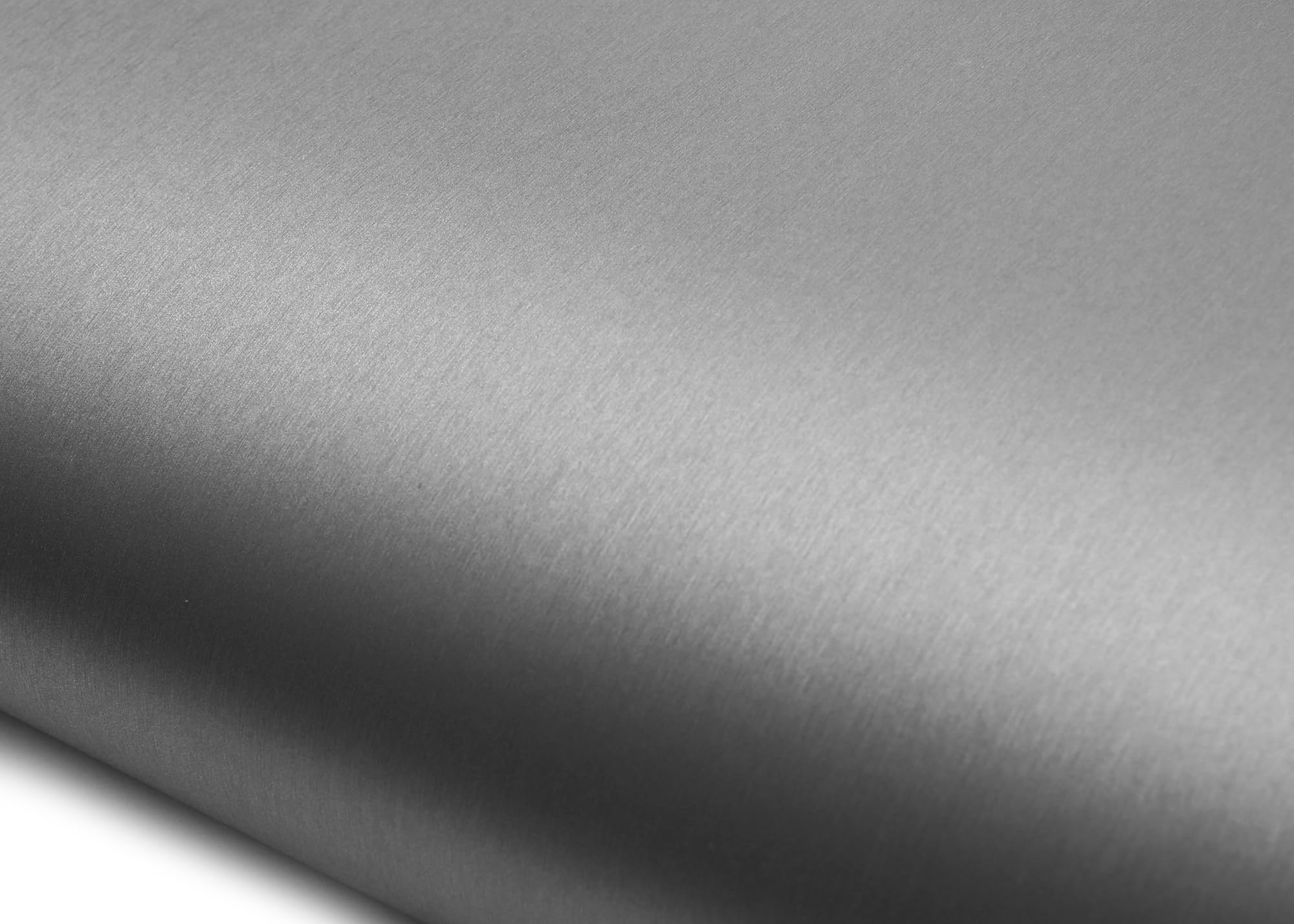 Papier peint autocollant pour rénover un comptoir abîmé effet métal brossé