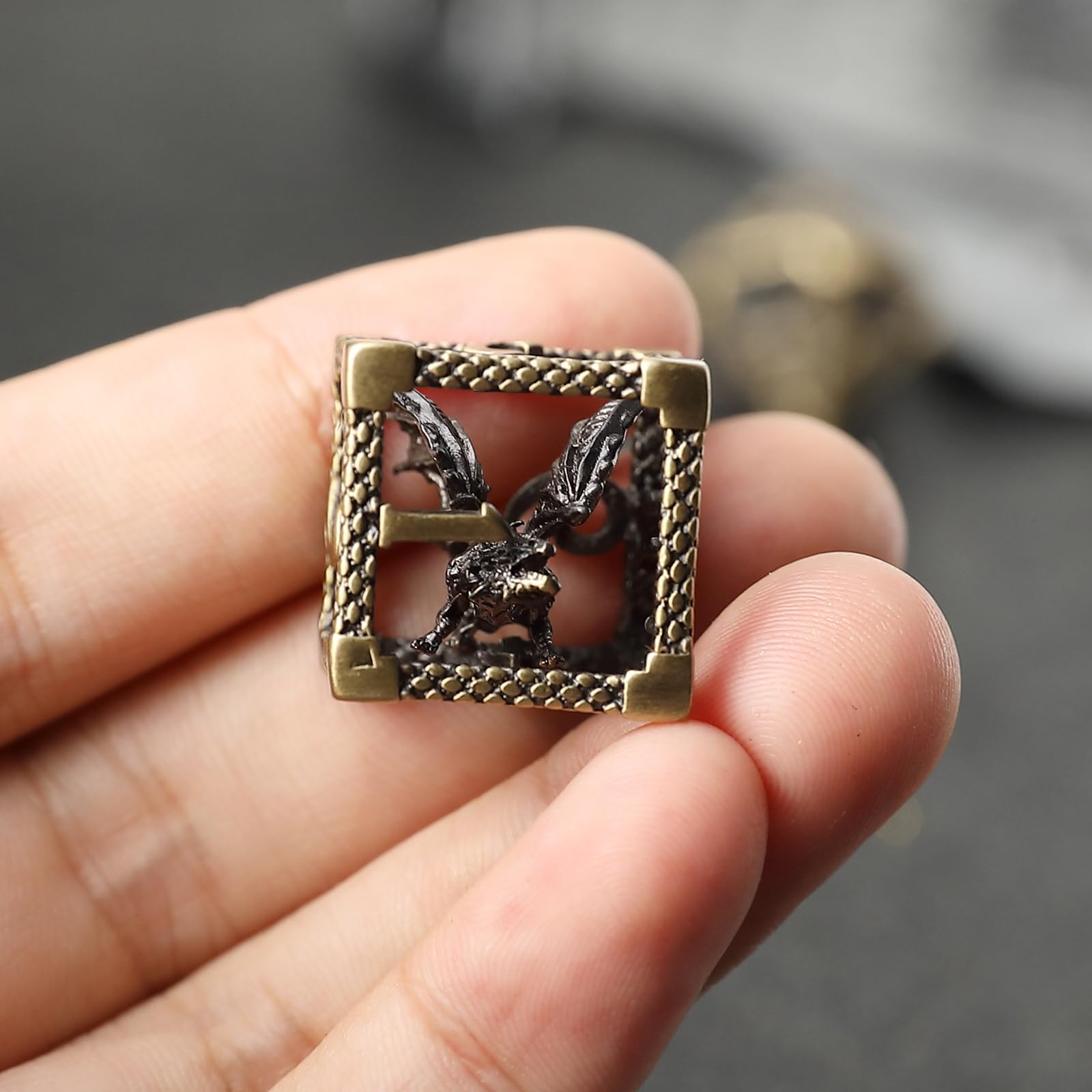 DND Dados Metal Juego Dado Poliédrico Dragón Hueco en 3D Dados D&D 7 Piezas para Mazmorras y Dragones Pathfinder RPG MTG D4 D6 D8 D10 D12 D20 D%