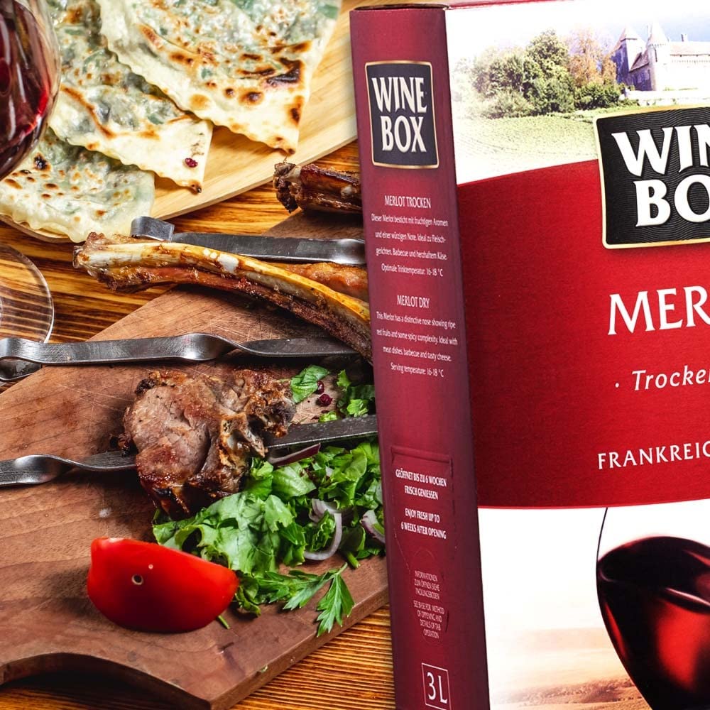 Wine Box Merlot, trocken, Bag-in-Box, sortenreines Weinpaket + VINOX Winecards (4x3,0l)