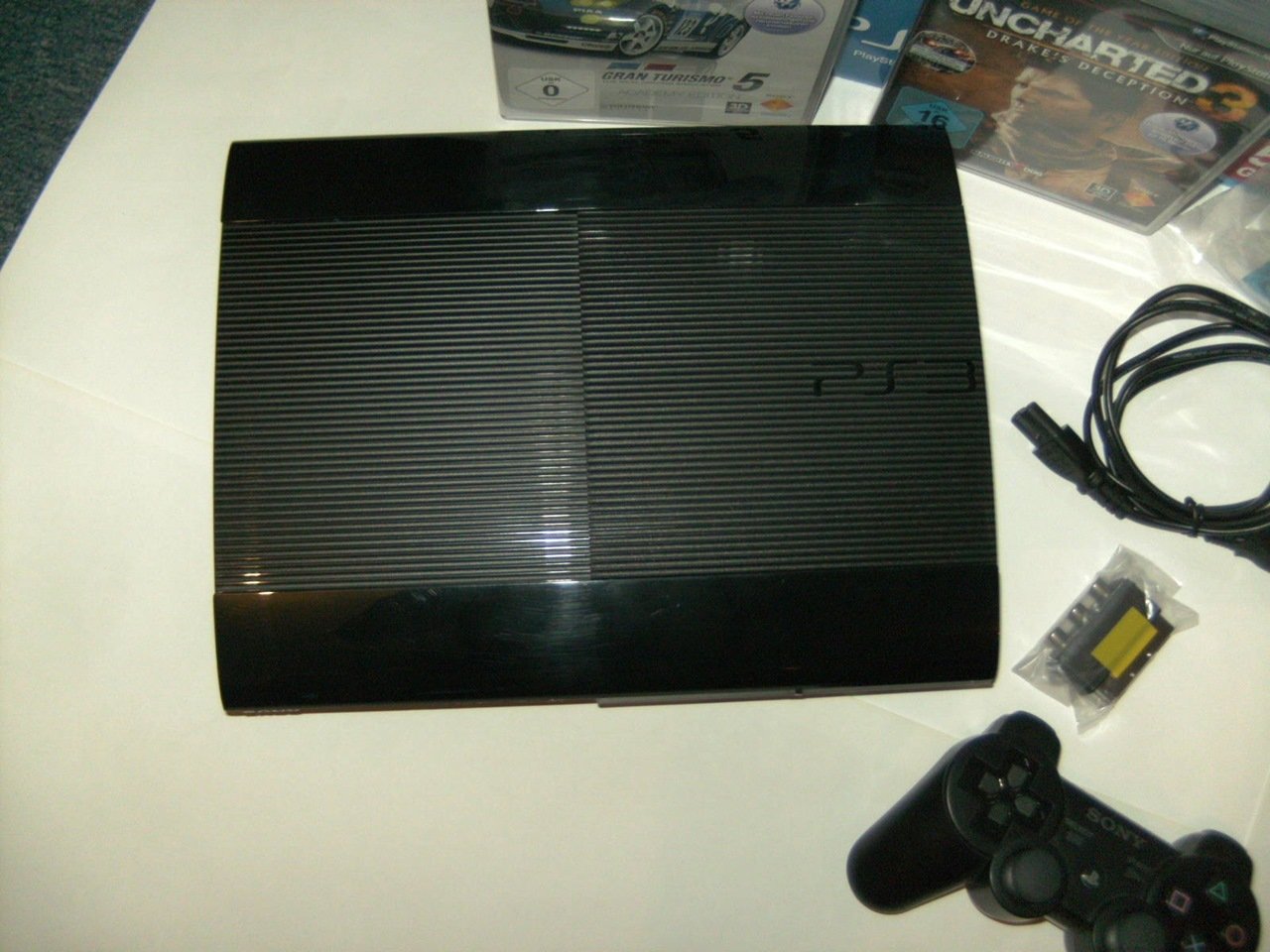 PS3 - Konsole Slim 500 GB SuperSlim + Uncharted: Drakes Deception GOTY & Gran Turismo 5: Academy Edition [Edizione: Germania]