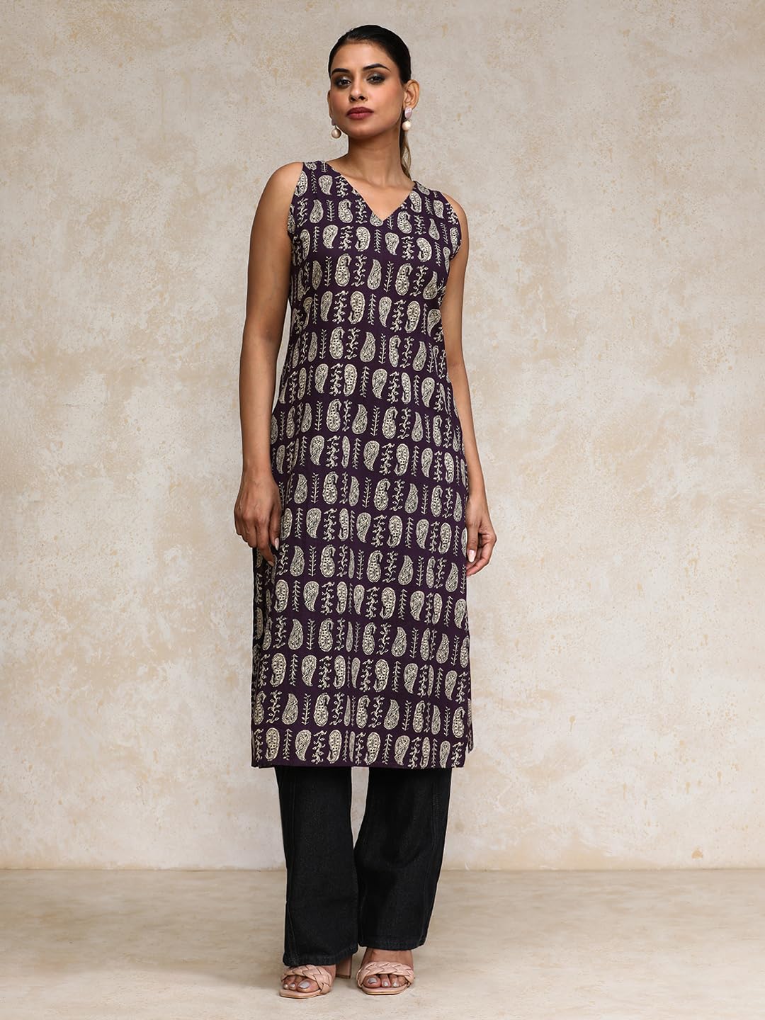 Varanga Women Paisley Printed V Neck Sleeveless Kurta Purple