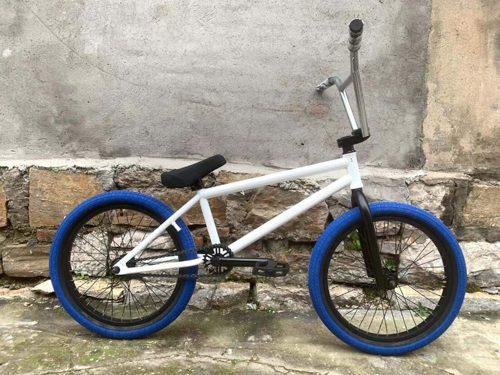 BMX 自転車 20インチ シルバー スチール Amazon | AVASTA BMX 自転車 20インチ フリースタイルBMXバイク