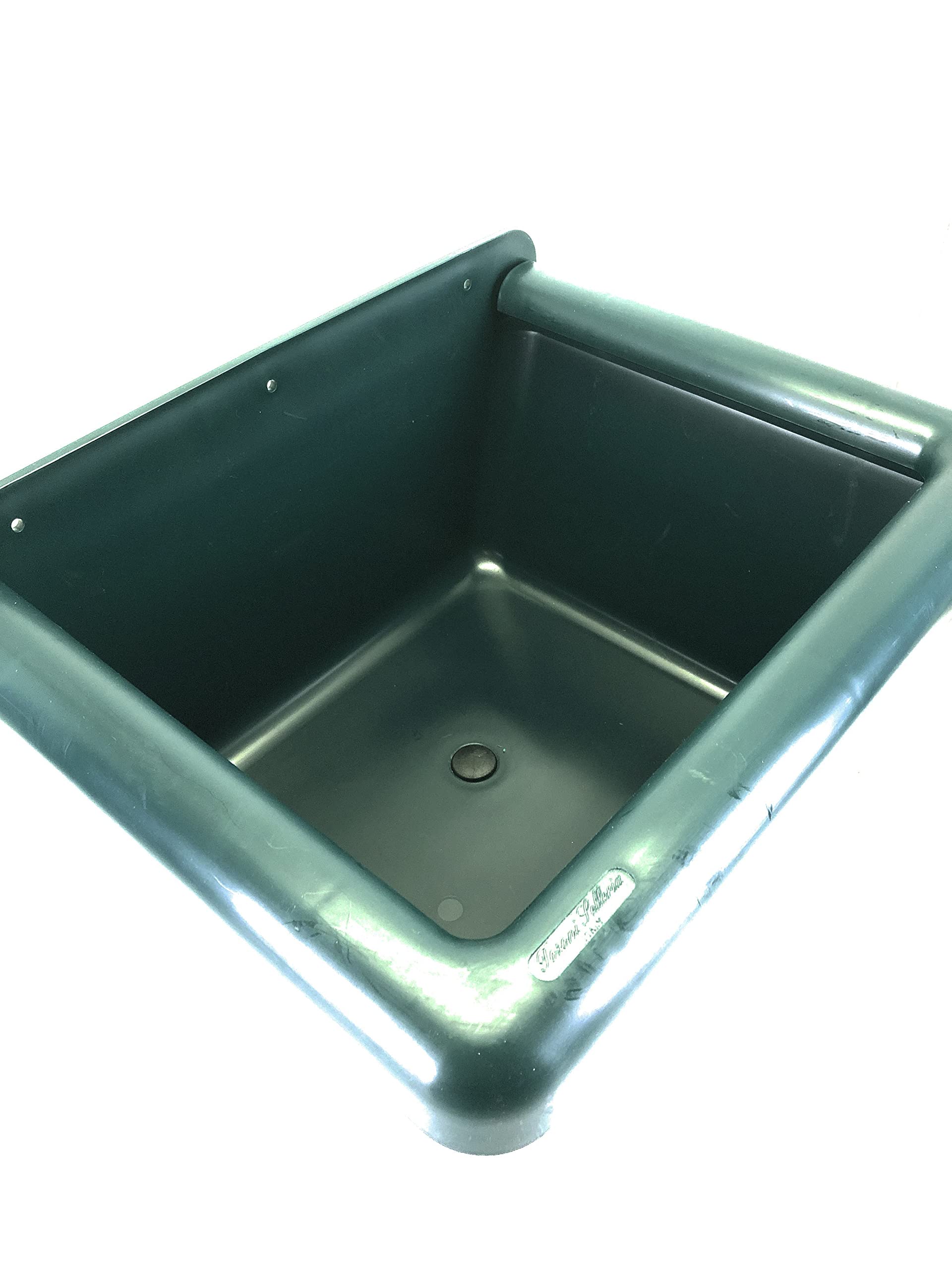 Tosoni, Rechteckige Futterkrippe, Ideal für Pferde, Einfassung in Kunststofffuttersparer. Aus Polyethylen, Entleerungskappe, Fassungsvermögen 25 Liter, für Stall und Pferdebox, Erhältlich in Grün