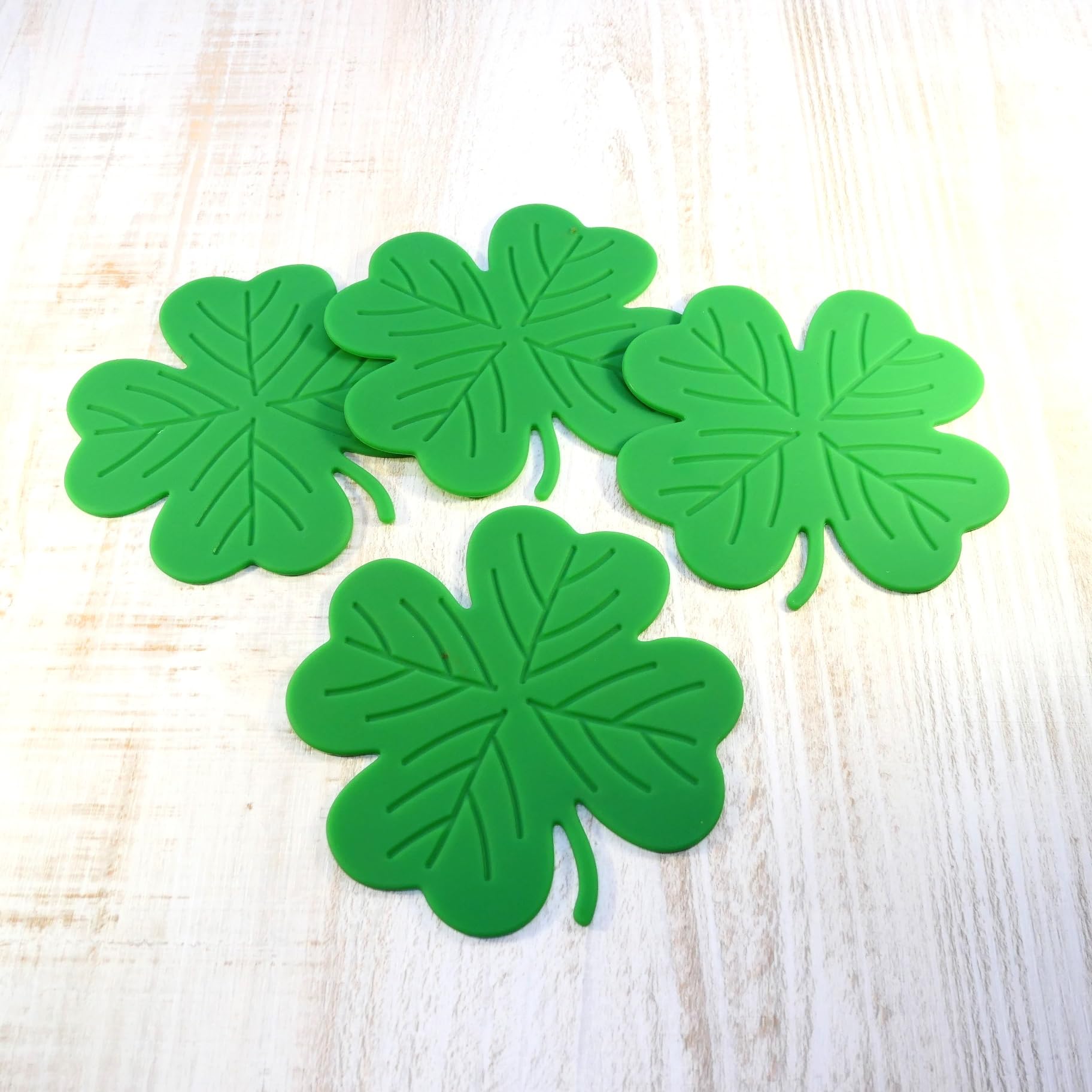 四葉のクロウバー Amazon | シリコンコースター 四つ葉 4枚セット 約11cm 四葉