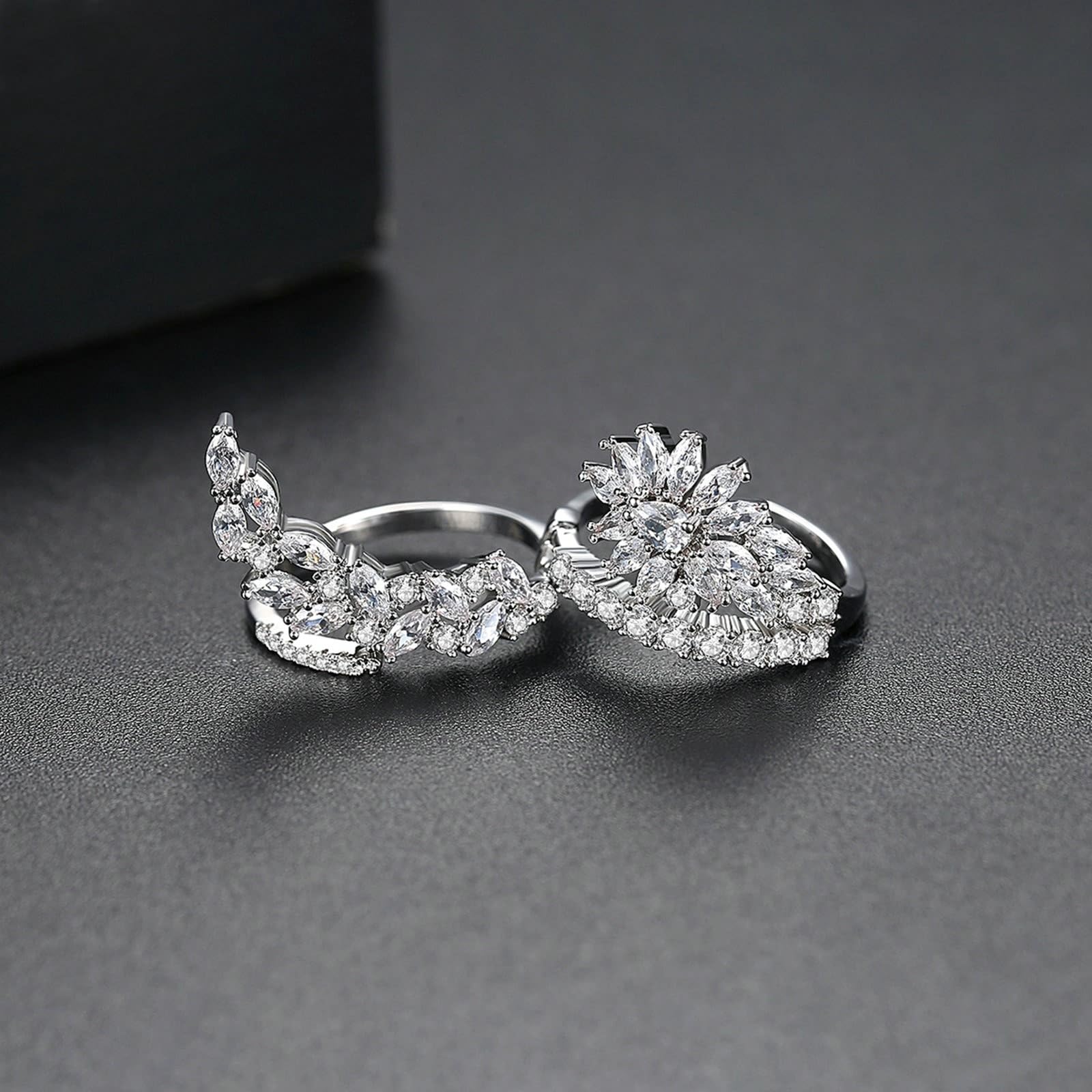 Moissanite pierścionek rocznicowy białe złoto pierścionki dla kobiet 18-karatowy niemetalowy znaczek (tylko moda) kwiat z cyrkonią rozmiar H 1/2 moda dla lesbijek biżuteria ślubna