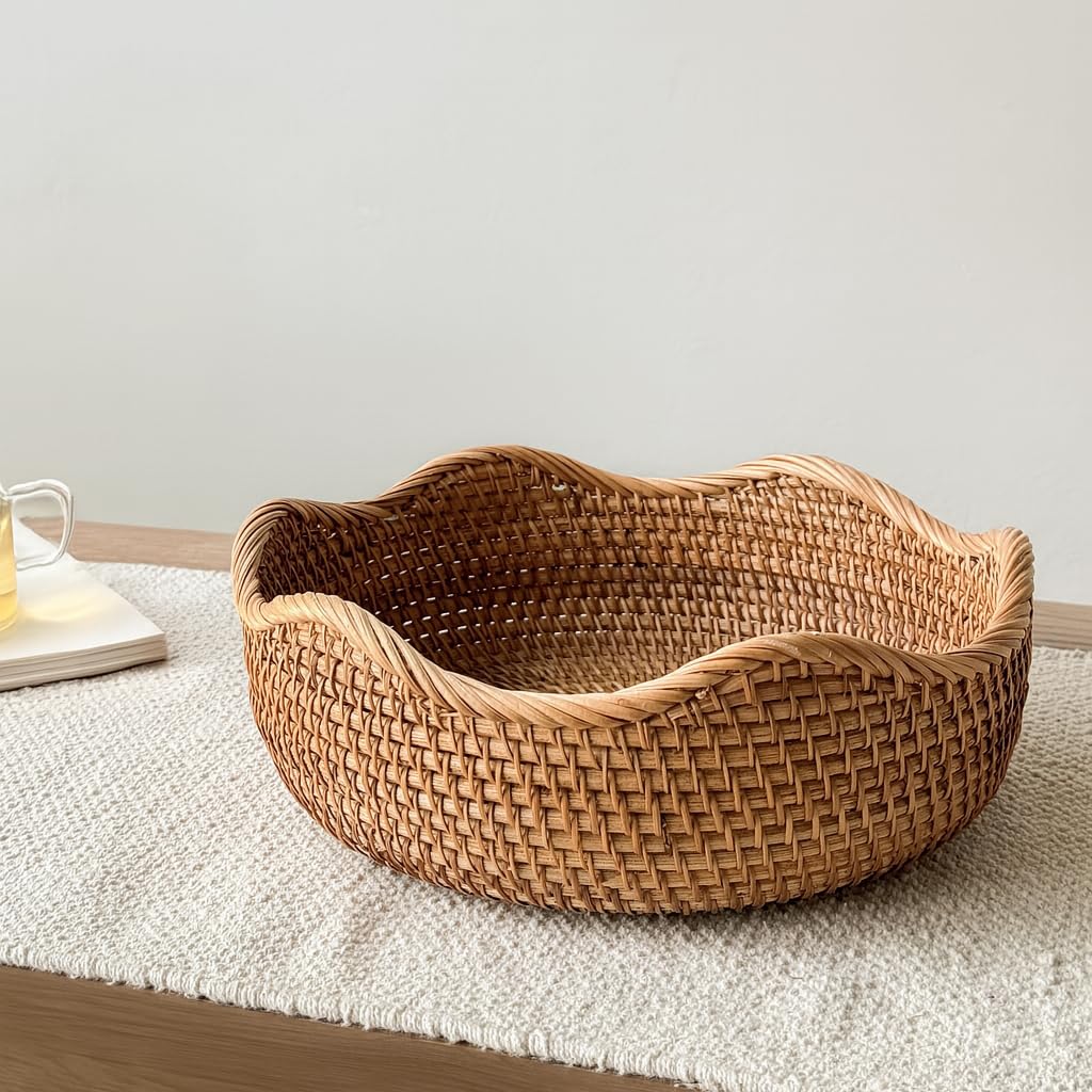 EDAMAME Hand‑Woven Rattan Bread & Fruit Basket – Medium Wicker Serving Tray for Tabletop Decor | Boho Kitchen Storage Bowl (Brown)