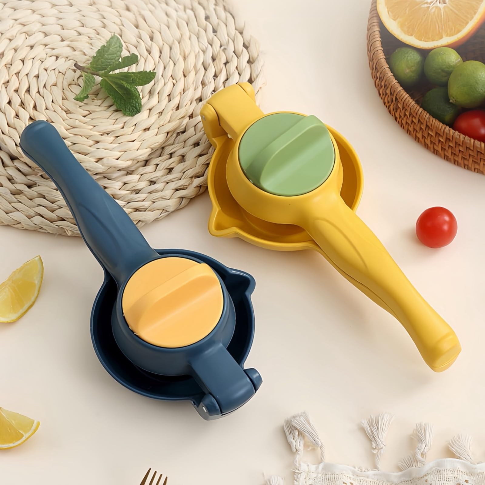 ZXiaJUMCR 2pcs Lemon Squeezer,Citrus Juicer,Handheld Lemon Juicer Squeezer,Easy to Use with Rotating Hinge BladeSqueeze juicer,for Extracting the Most Juice Possible - Extracts Every Last Drop.