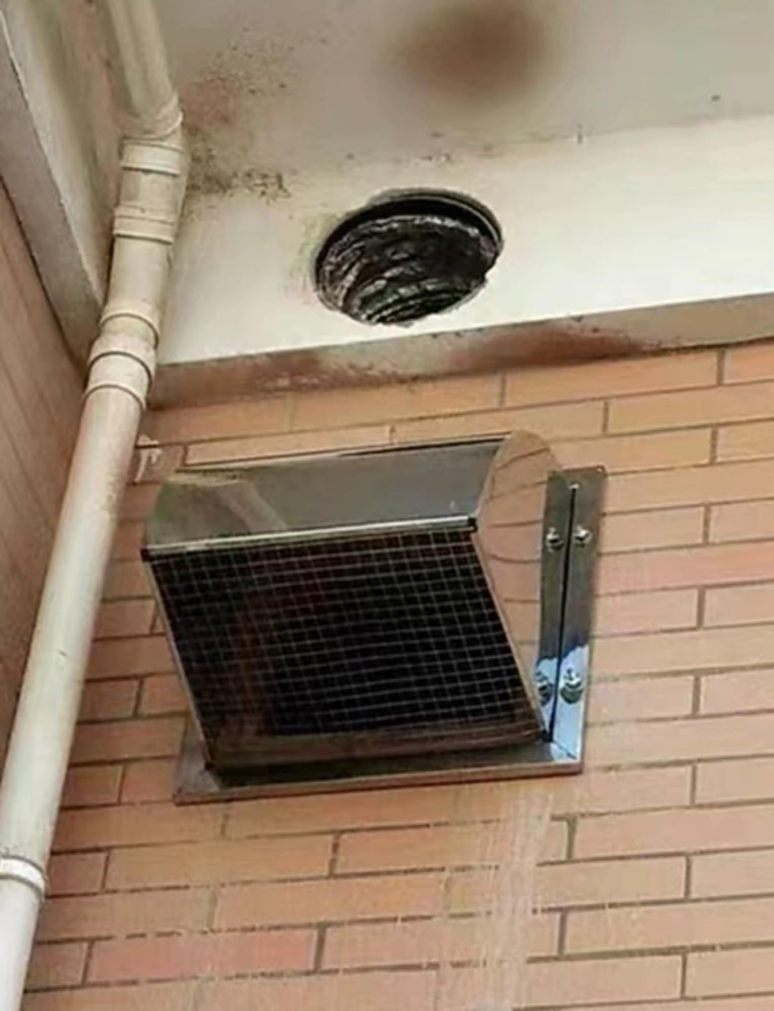 Grille d'aération carrée extérieure pare-pluie avec volet 30x30 cm