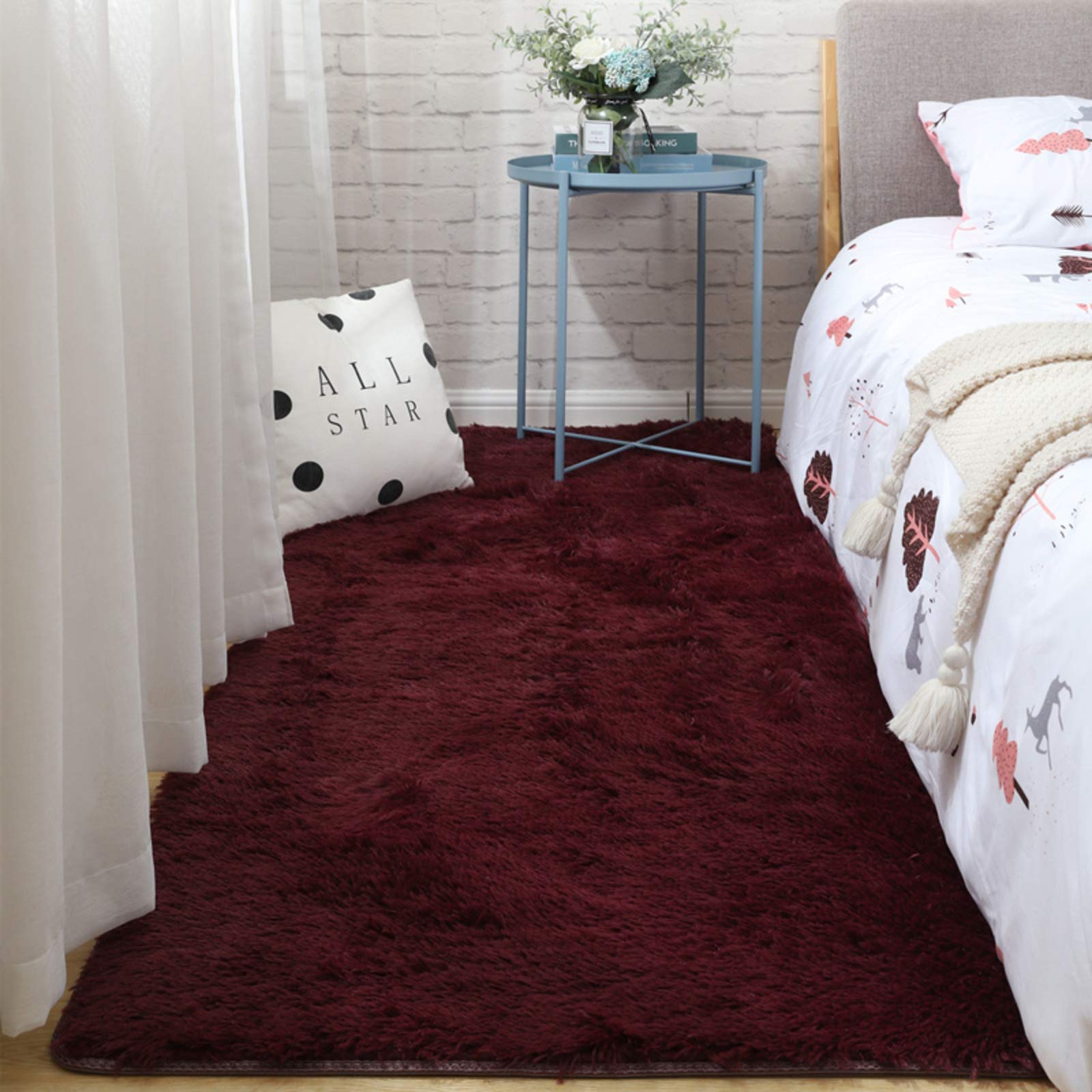 Tapis à poils longs et moelleux pour une chambre élégante et cocooning