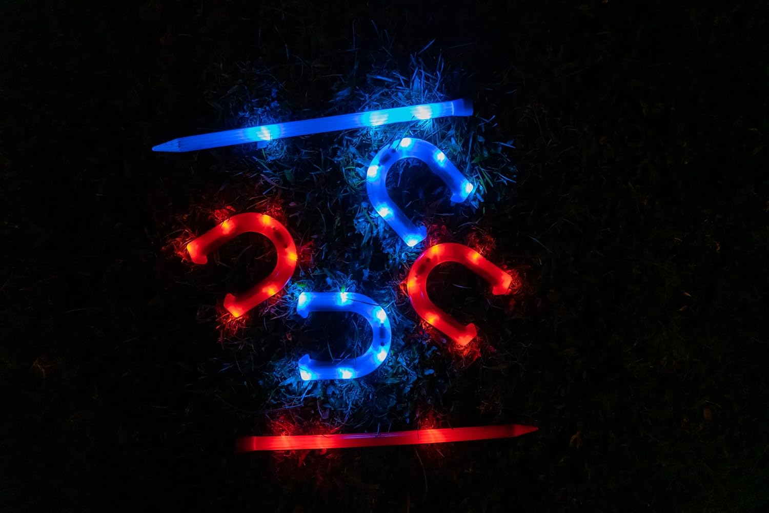 YARDCANDY After Dark Illuminated Horseshoes - Complete with 2 Weighted Blue LED Horseshoes, 2 Weighted Red LED Horseshoes and 2 LED Stakes. Perfect for Play Both Day or Night.