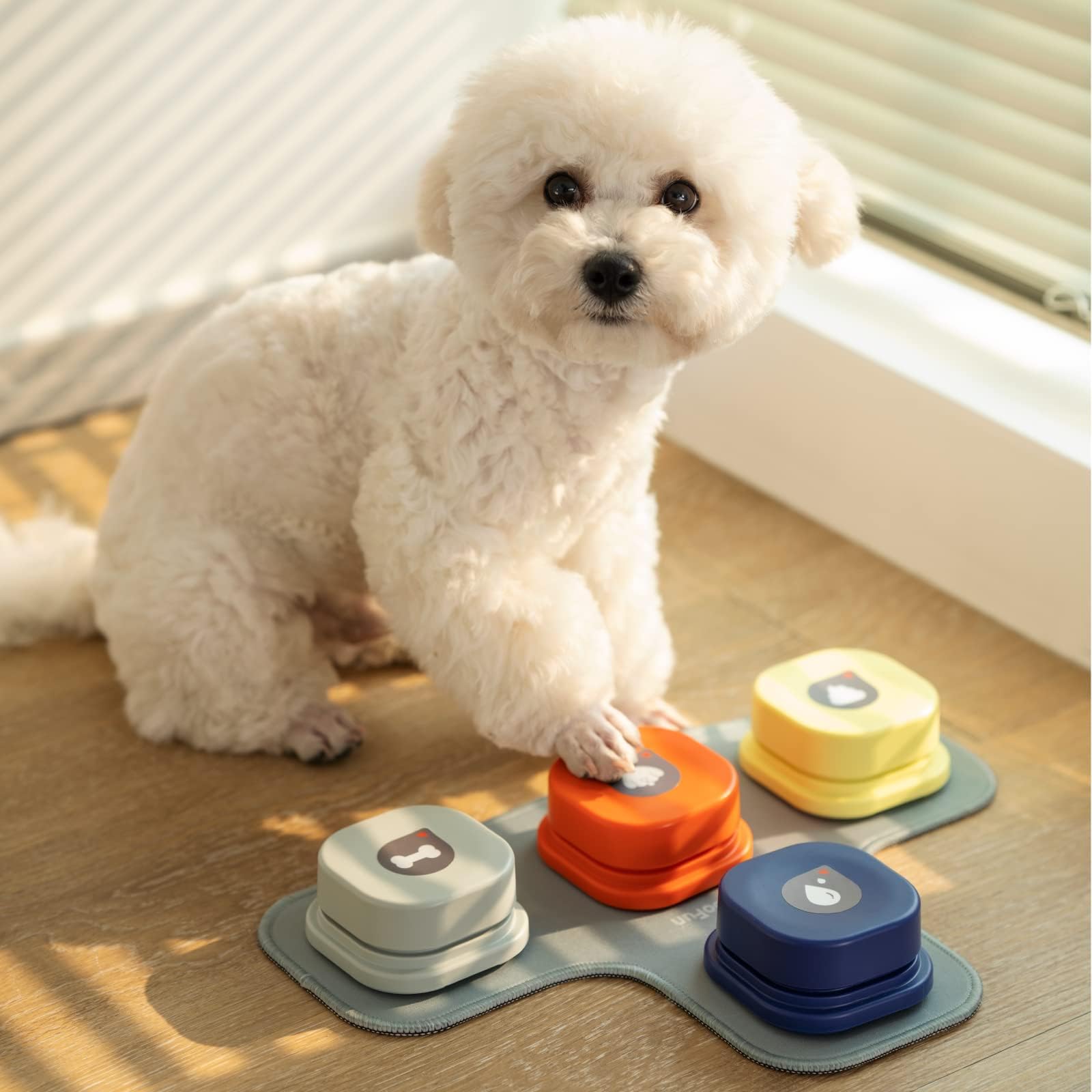 MEWOOFUN Hundeknöpfe Trainingsklicker mit Sprachaufzeichnung für das Hundetraining mit Matte und DIY-Aufklebern – Haustier-Befehlssummer für Hunde und Katzen (4 Pack)