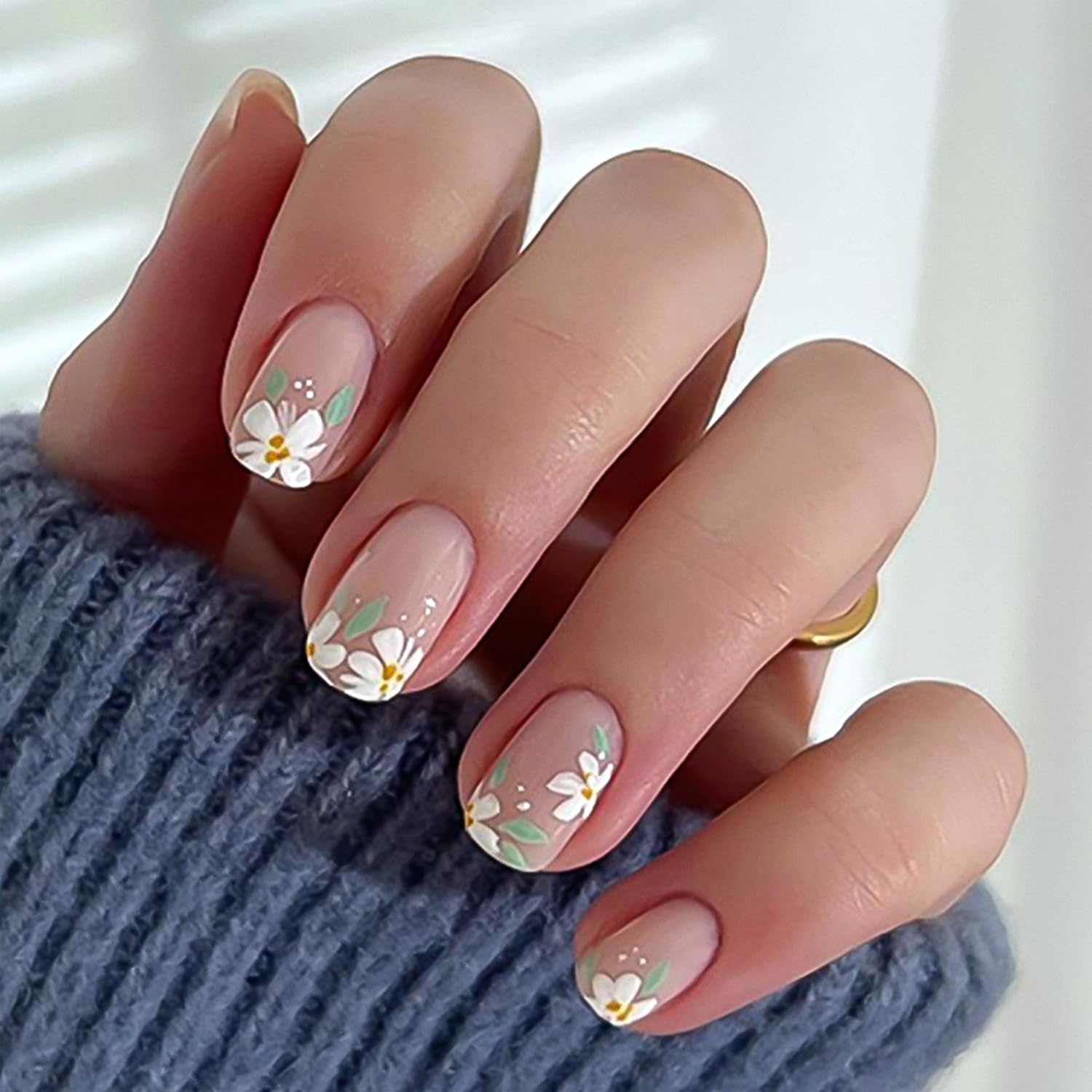 Spring Summer Flower Press on Nails White Floral False Nail Short Square Acrylic Nail Mirror Reusable Full Cover Fake Nails for Women Girls