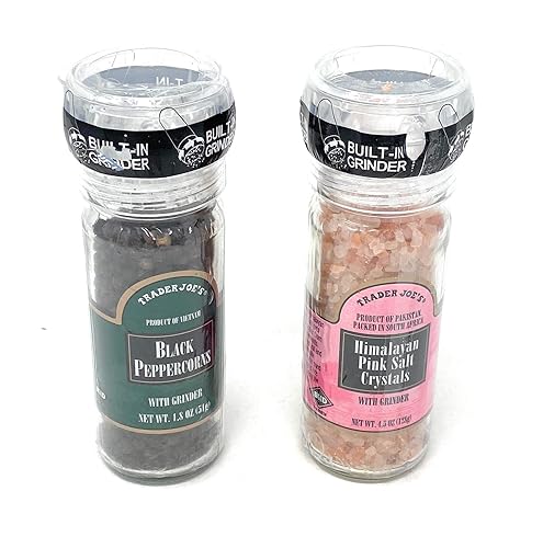 Trader Joe's - Juego de molinillo de sal rosa y pimienta negra, granos de pimienta negra y cristales de sal rosa del Himalaya