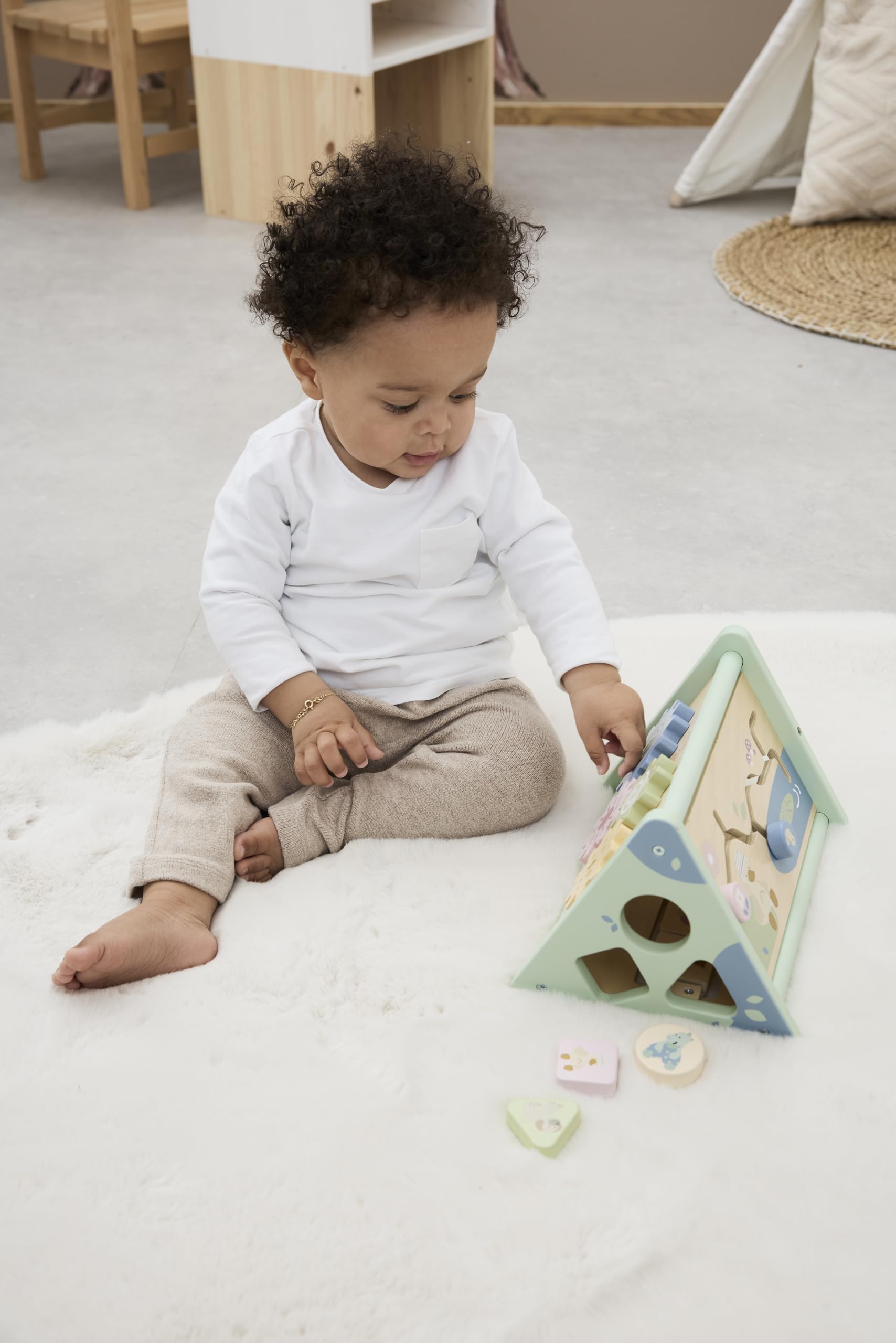 Sterntaler Activity Dreieck Holz – Fördert Feinmotorik und Koordination – Aus FSC® 100%-zertifiziertem Holz – Nachhaltiges Baby- und Kleinkindspielzeug mit vielseitigen Aktivitäten