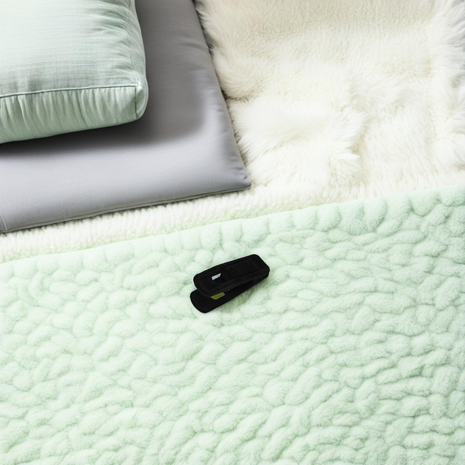 50 Pinzas de Terciopelo para Perchas de Ropa, Pinzas Antideslizantes de Plástico para Colgar Ropa en Tendederos Interiores y Exteriores