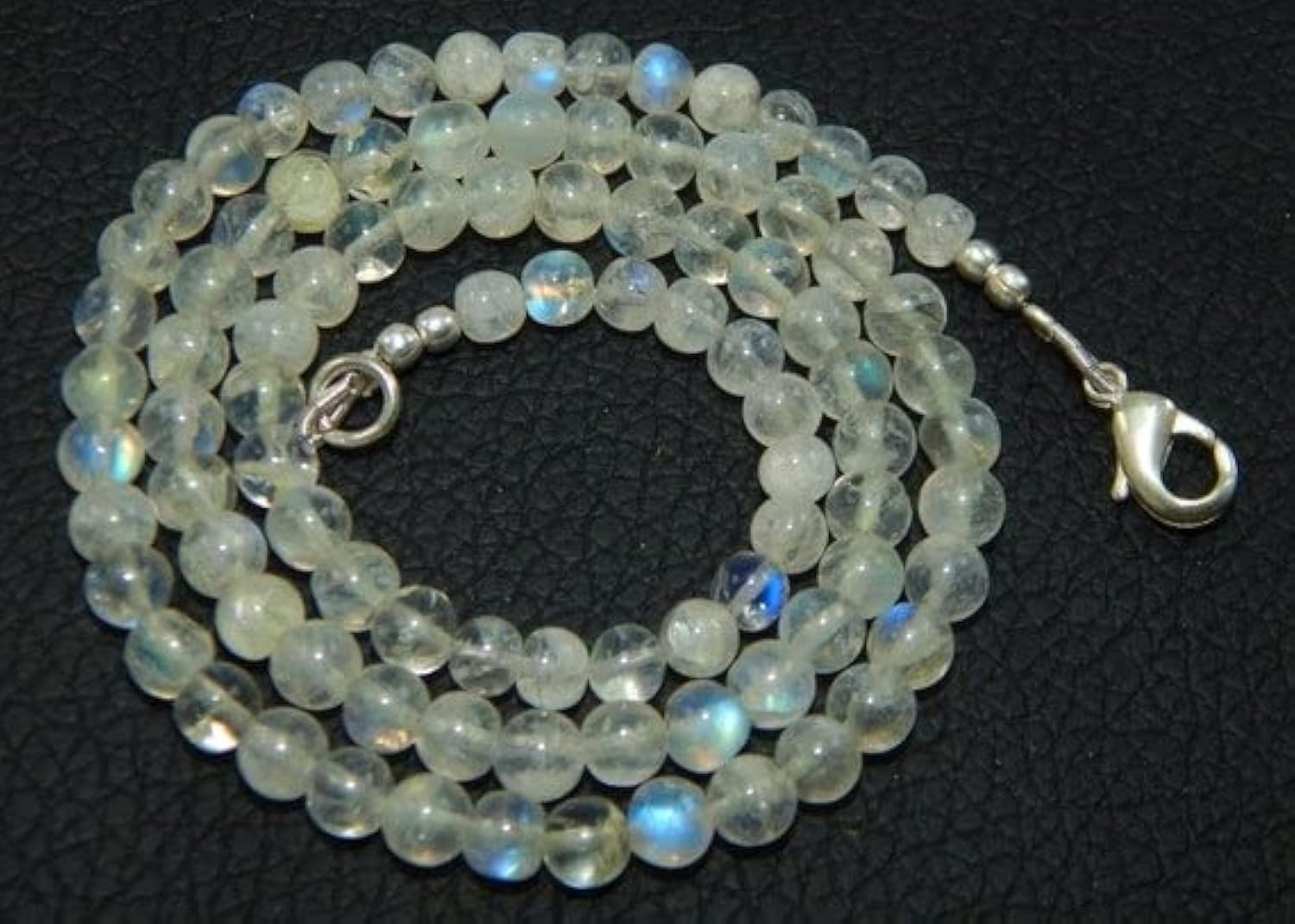 Collier en perles de lune bleues lisses 4-5mm un cadeau d'anniversaire mémorable