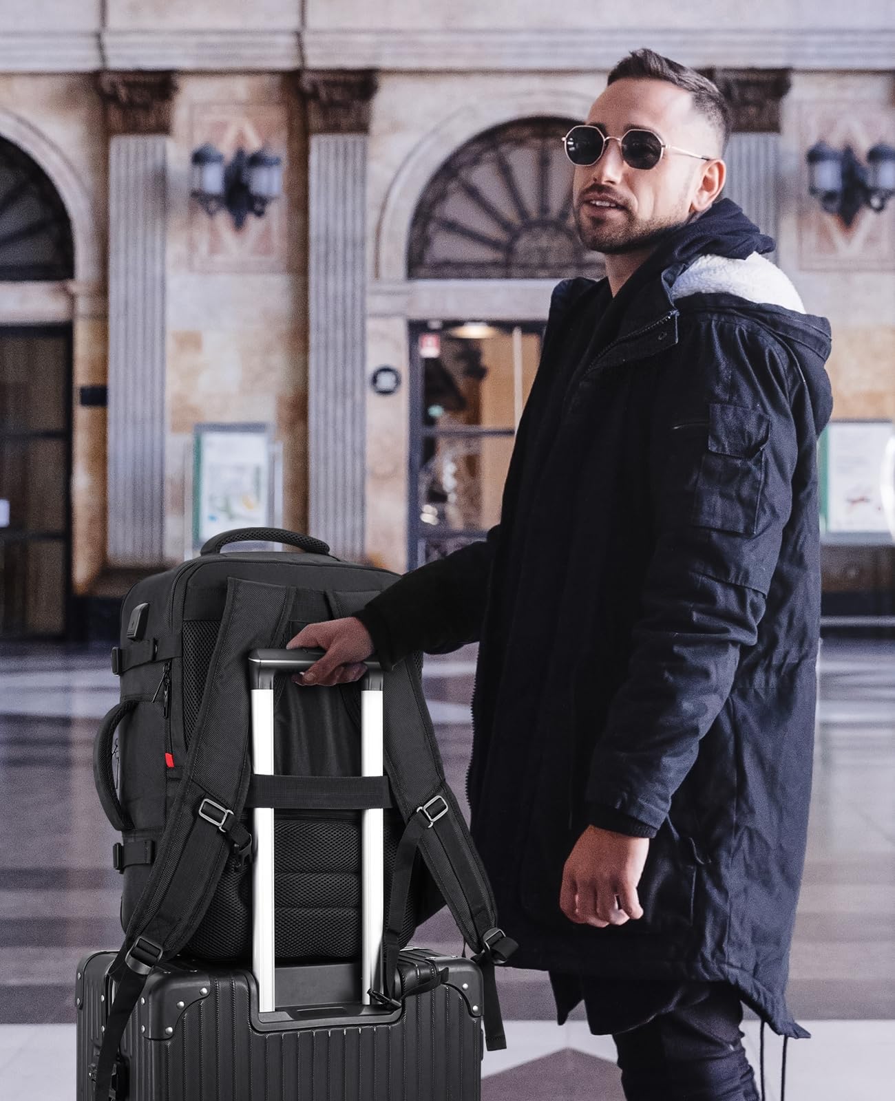 YAMTION Zaino da viaggio, zaino per computer portatile con porta di ricarica USB, per uomini e donne