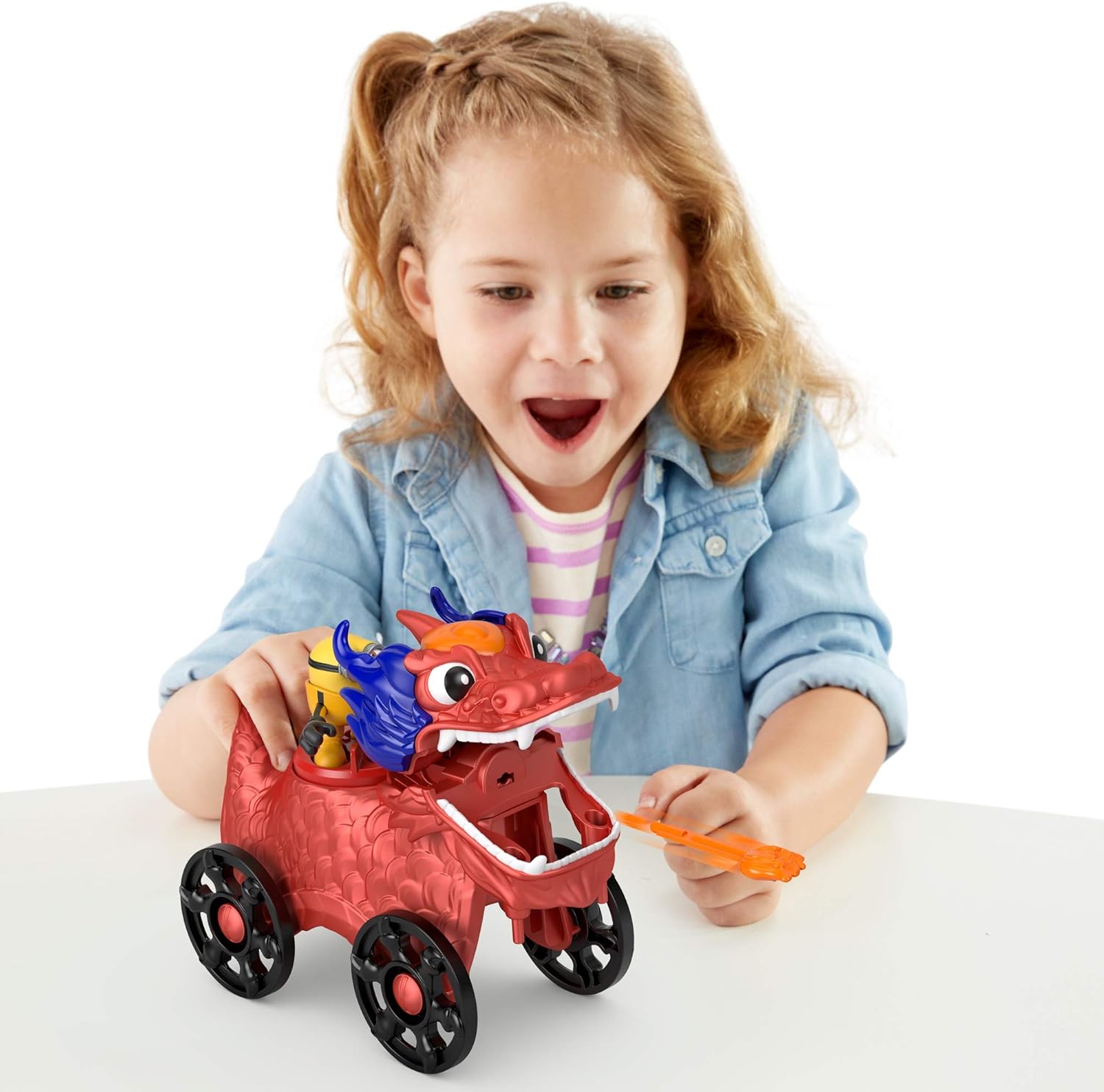 Fisher-Price Imaginext Minions Dragon Disguise Push-Along Dragon Vehicle with Minion Figure for Preschool Kids Ages 3-8 Years