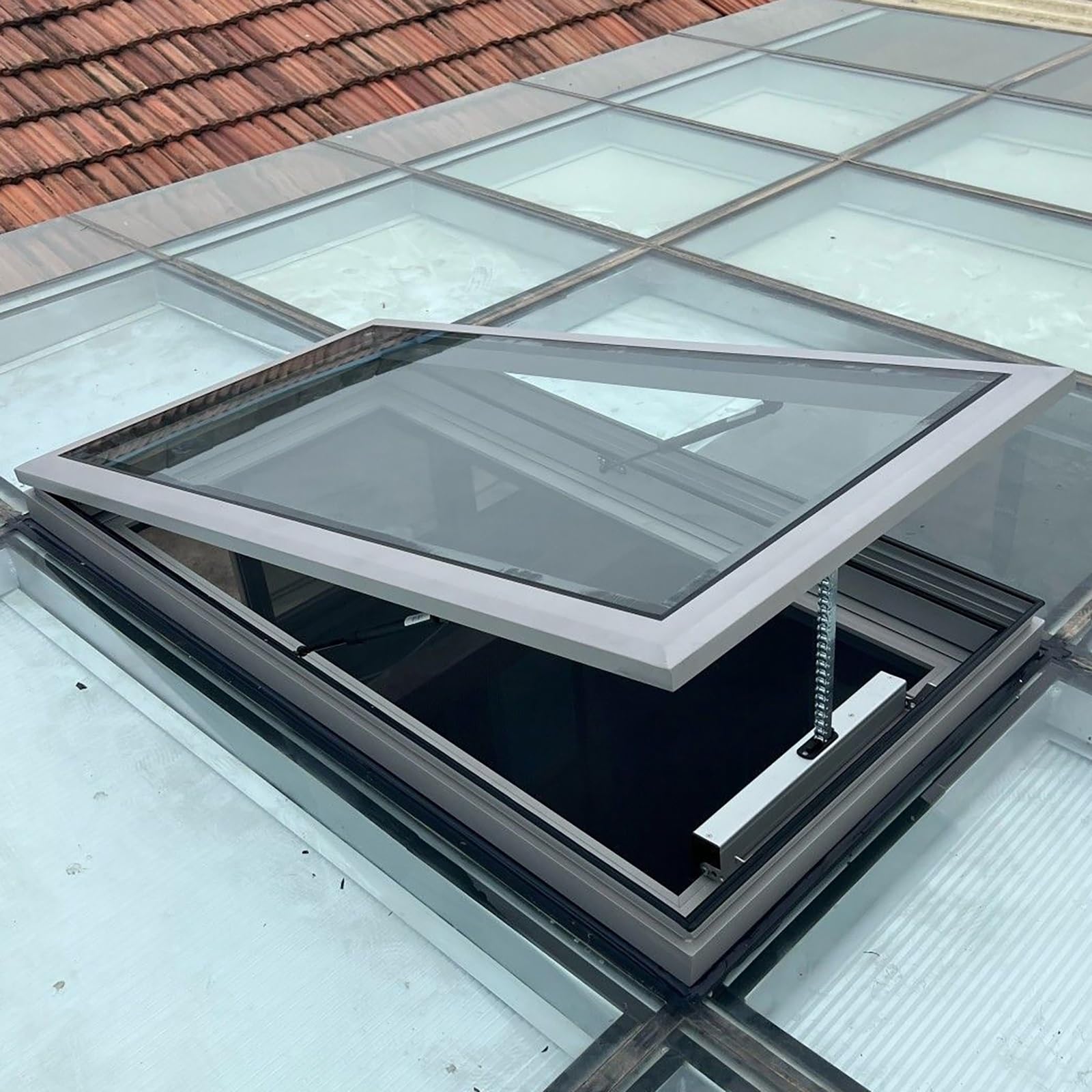 Fenêtre de toit anti-chaleur en aluminium pour stopper la canicule en véranda